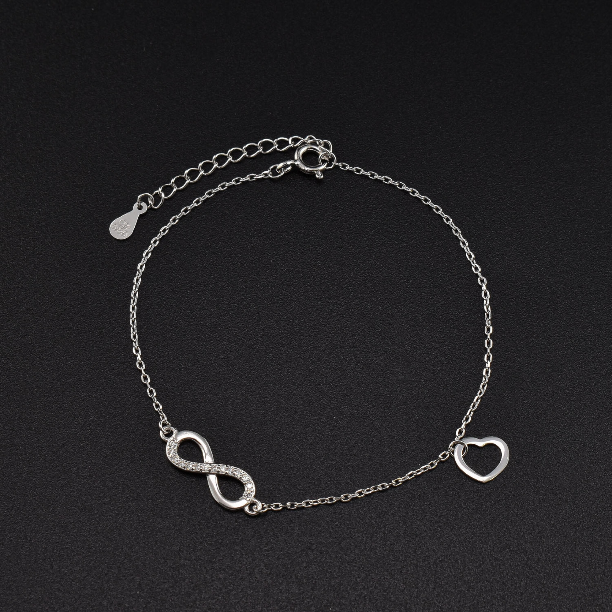 Bratara dama din argint  cu accesoriu in forma de infinit și inimioara