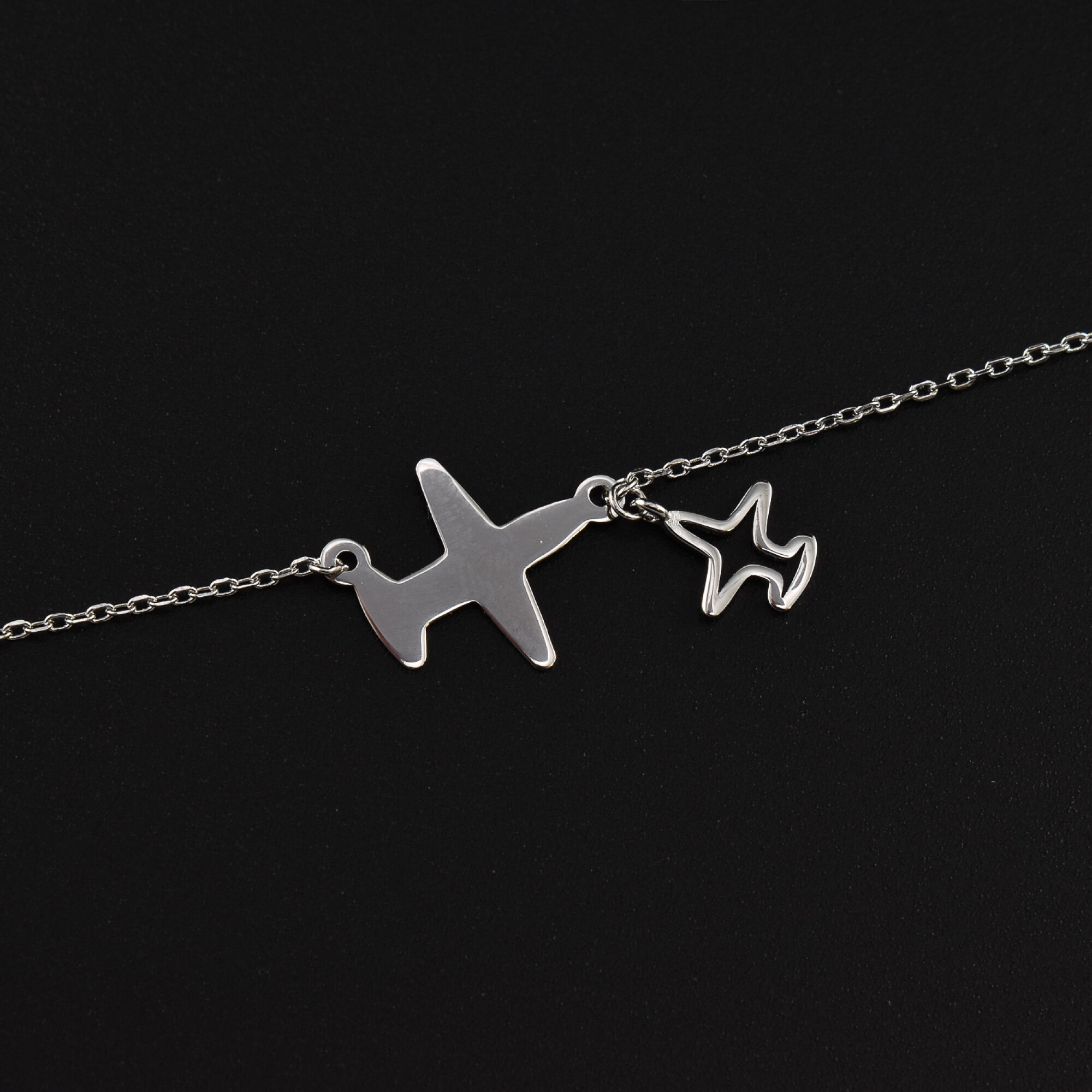 Bratara dama din argint cu accesoriu in forma de avion 