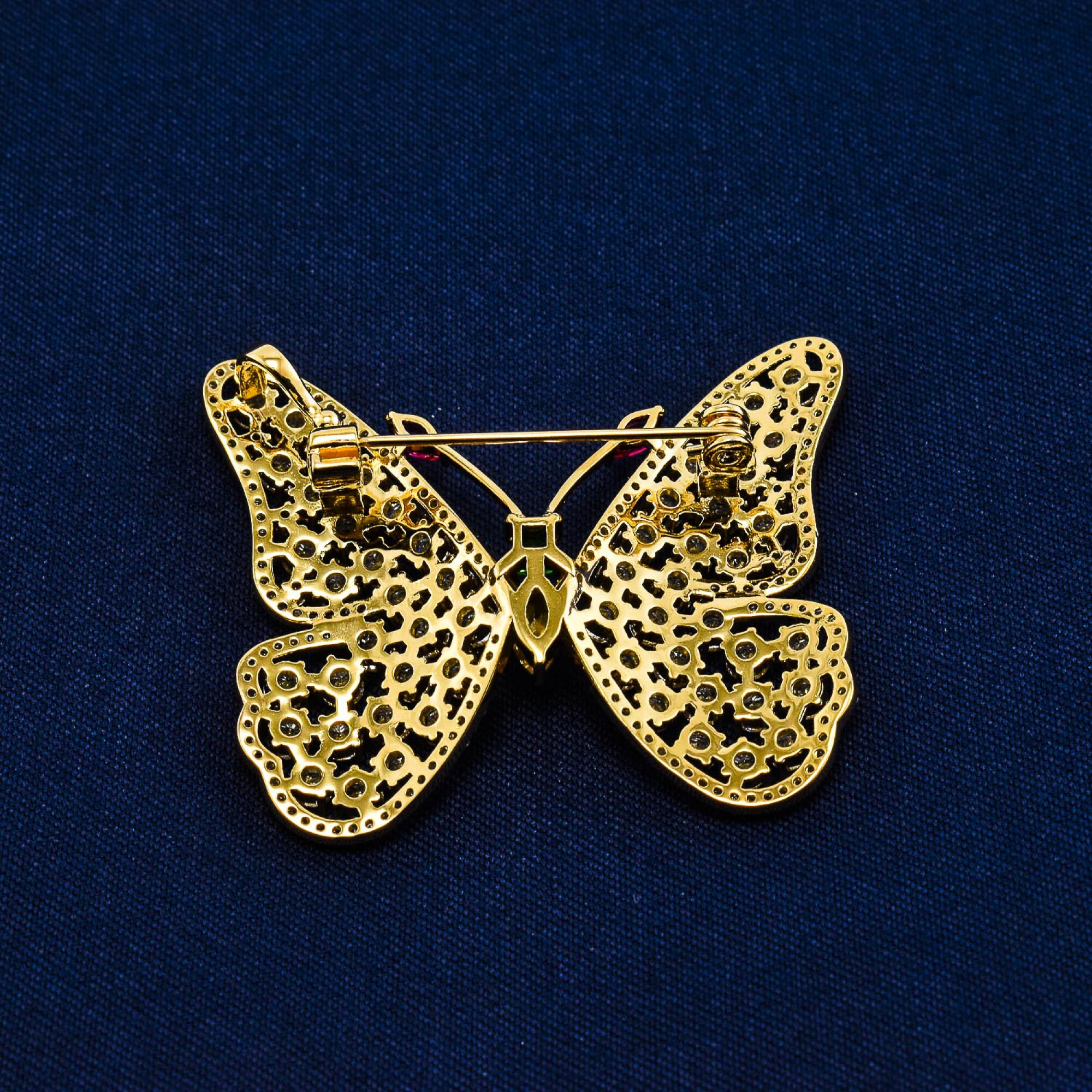 Brosa in forma de fluture cu cristale swarovski, placata cu aur 18k