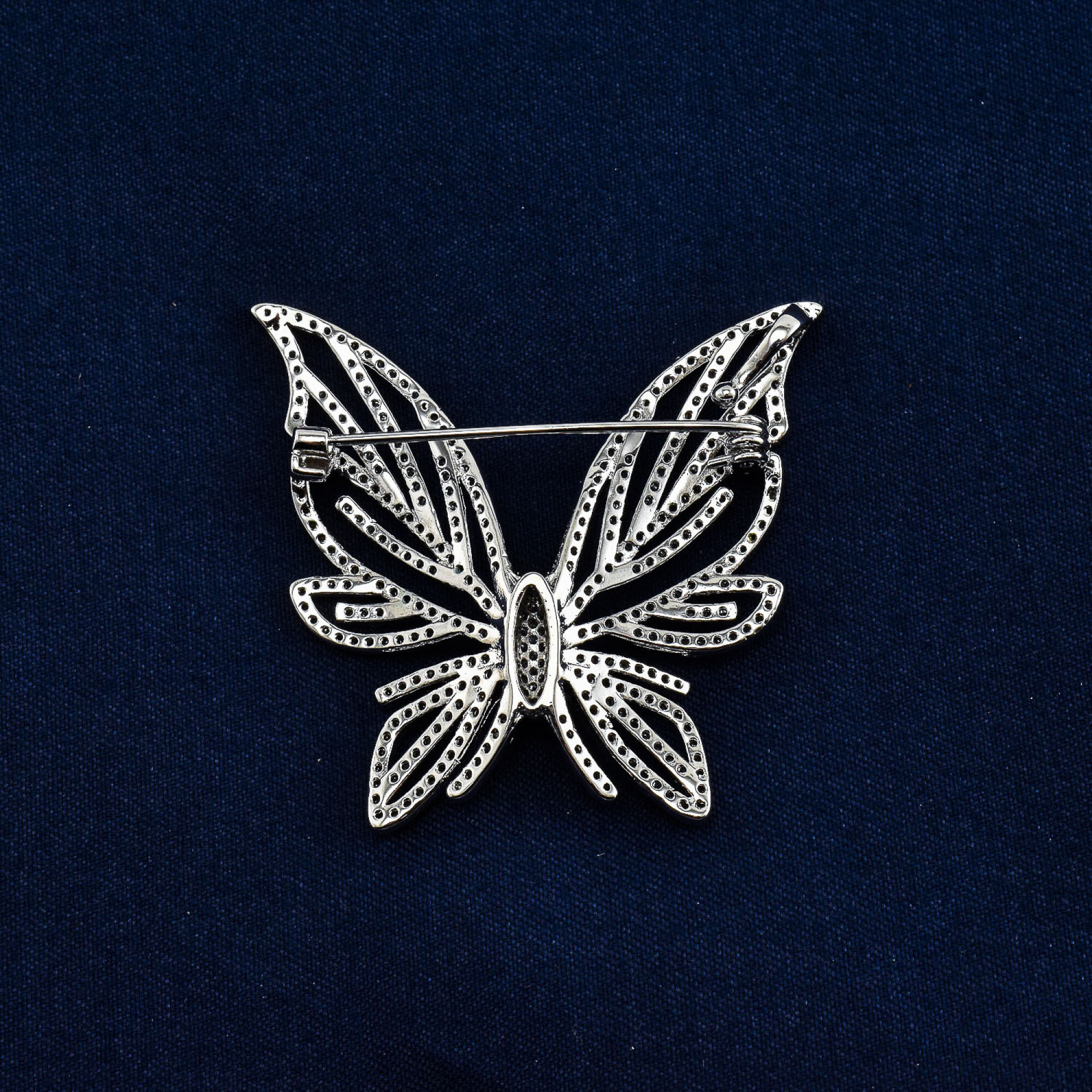 Brosa cu cristale swarovski placata cu aur alb 18k, in forma de fluture BRS-33