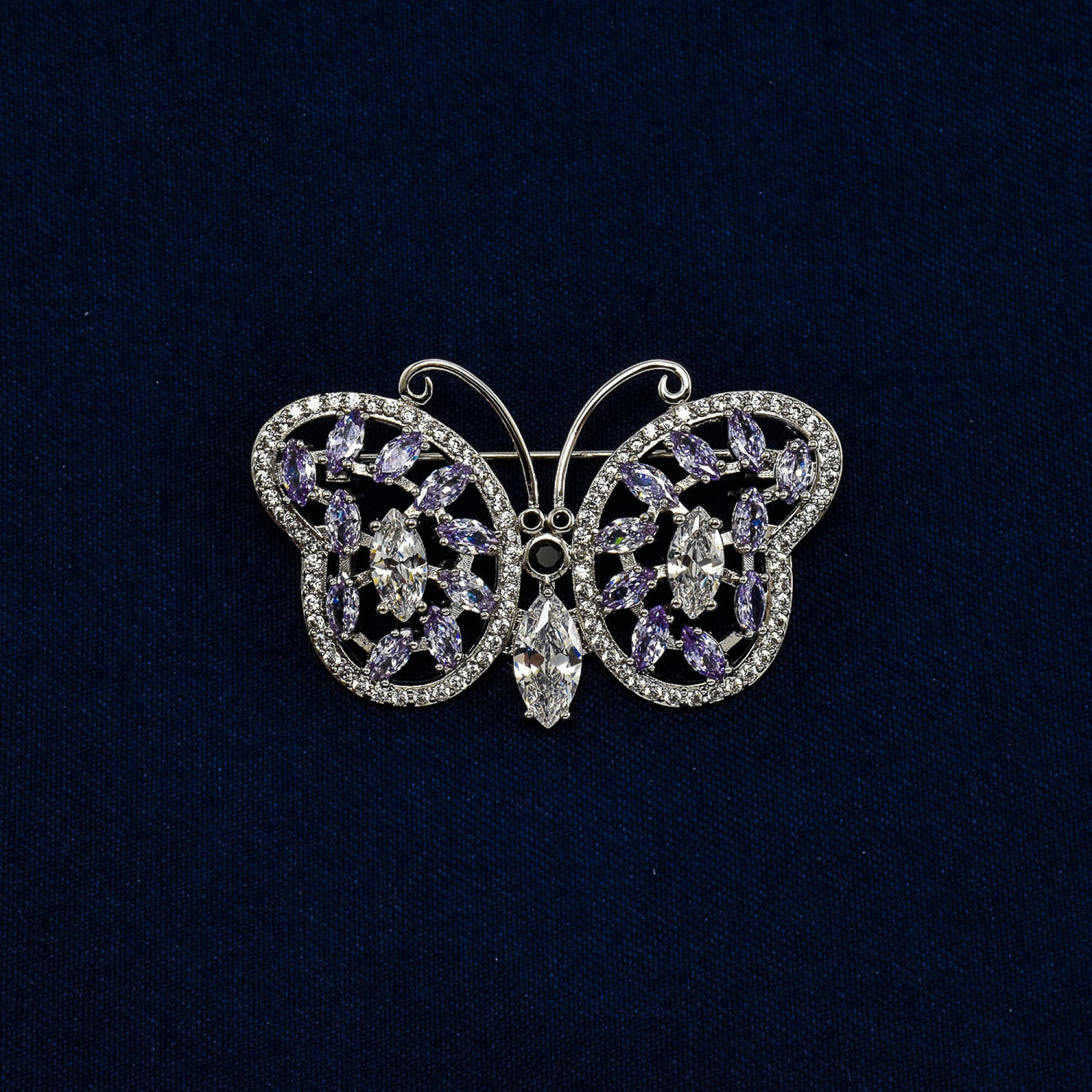 Brosa in forma de fluture cu cristale swarovski, placata cu aur alb 18k BRS-37