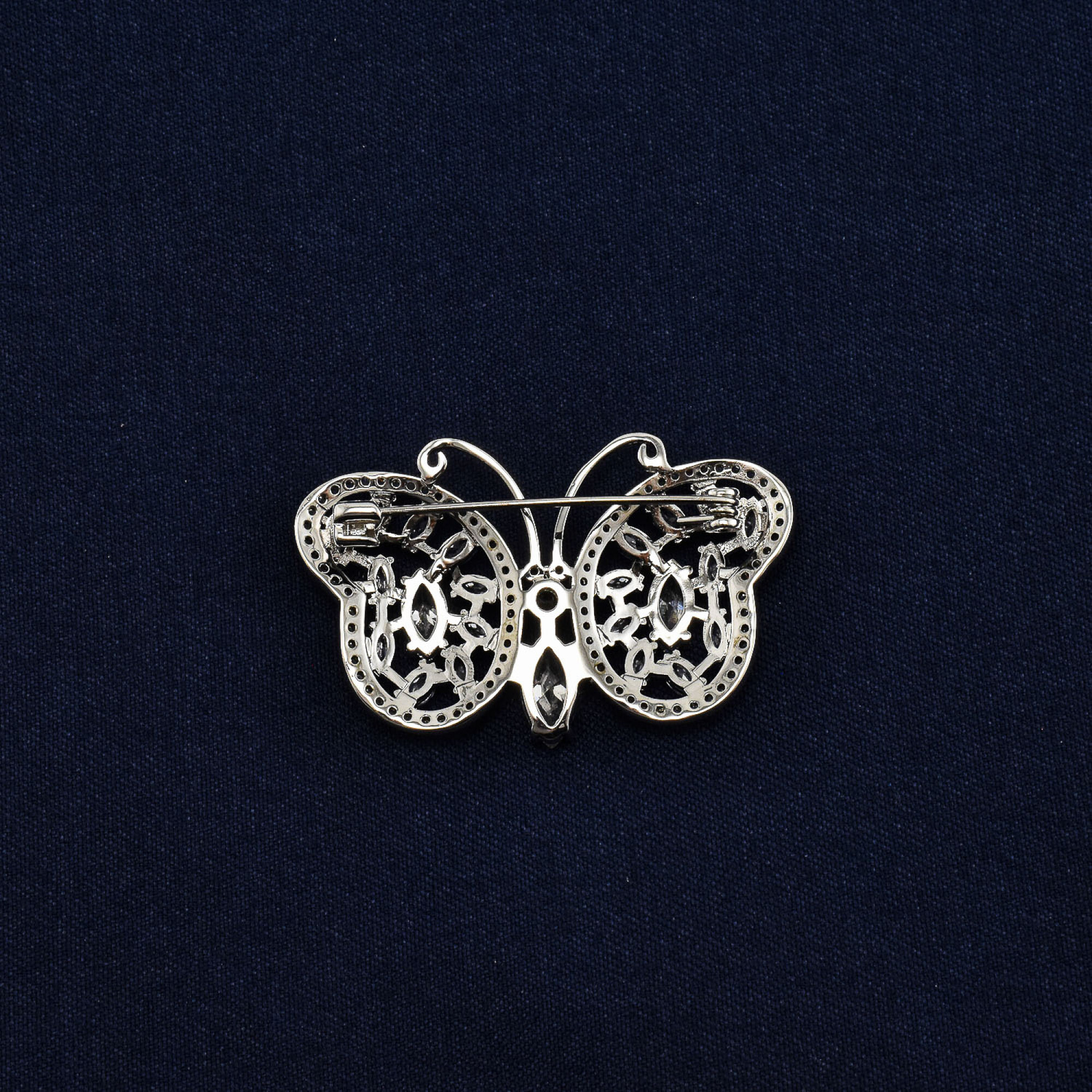 Brosa in forma de fluture cu cristale swarovski, placata cu aur alb 18k BRS-37