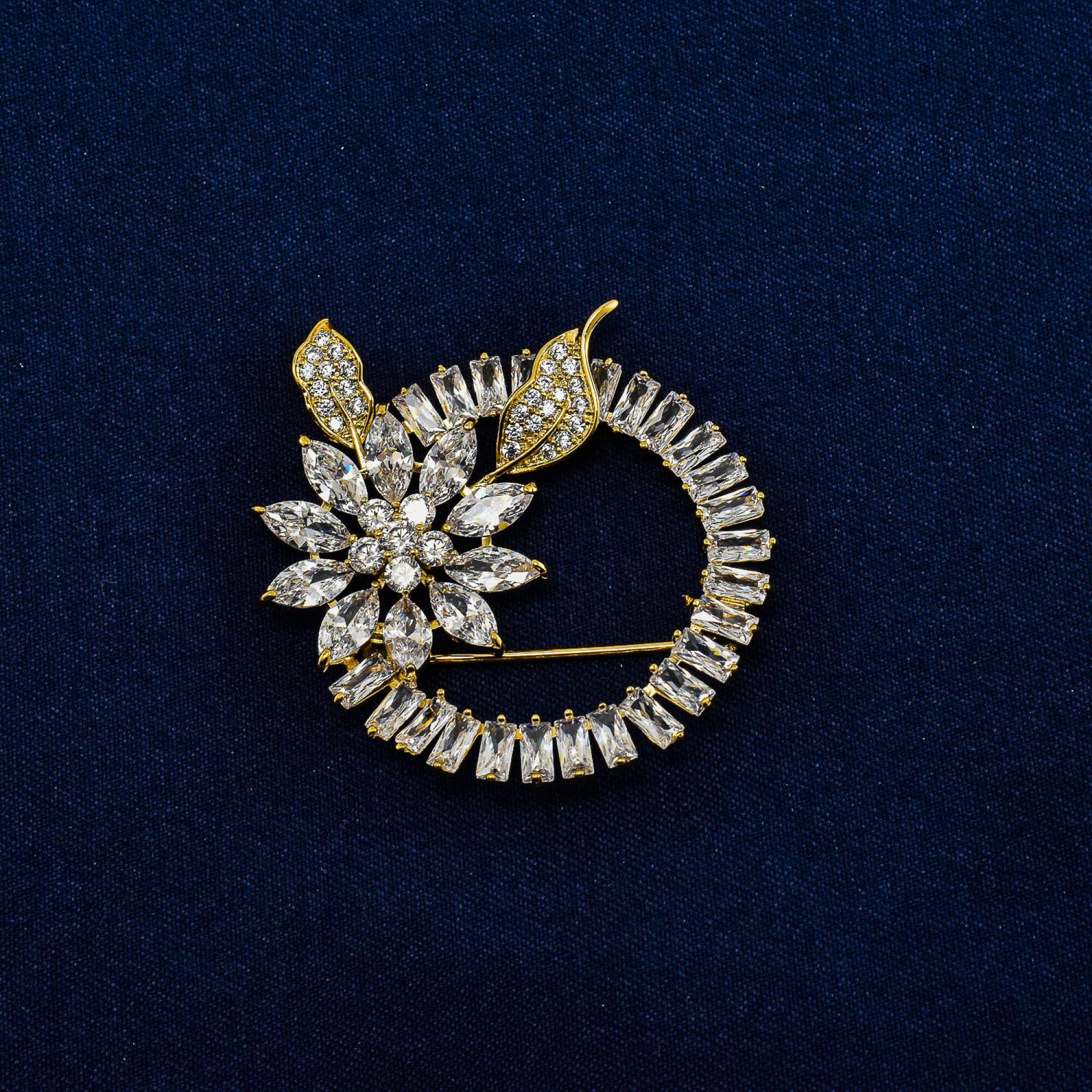 Brosa cu cristale swarovski, placata cu aur 18k 