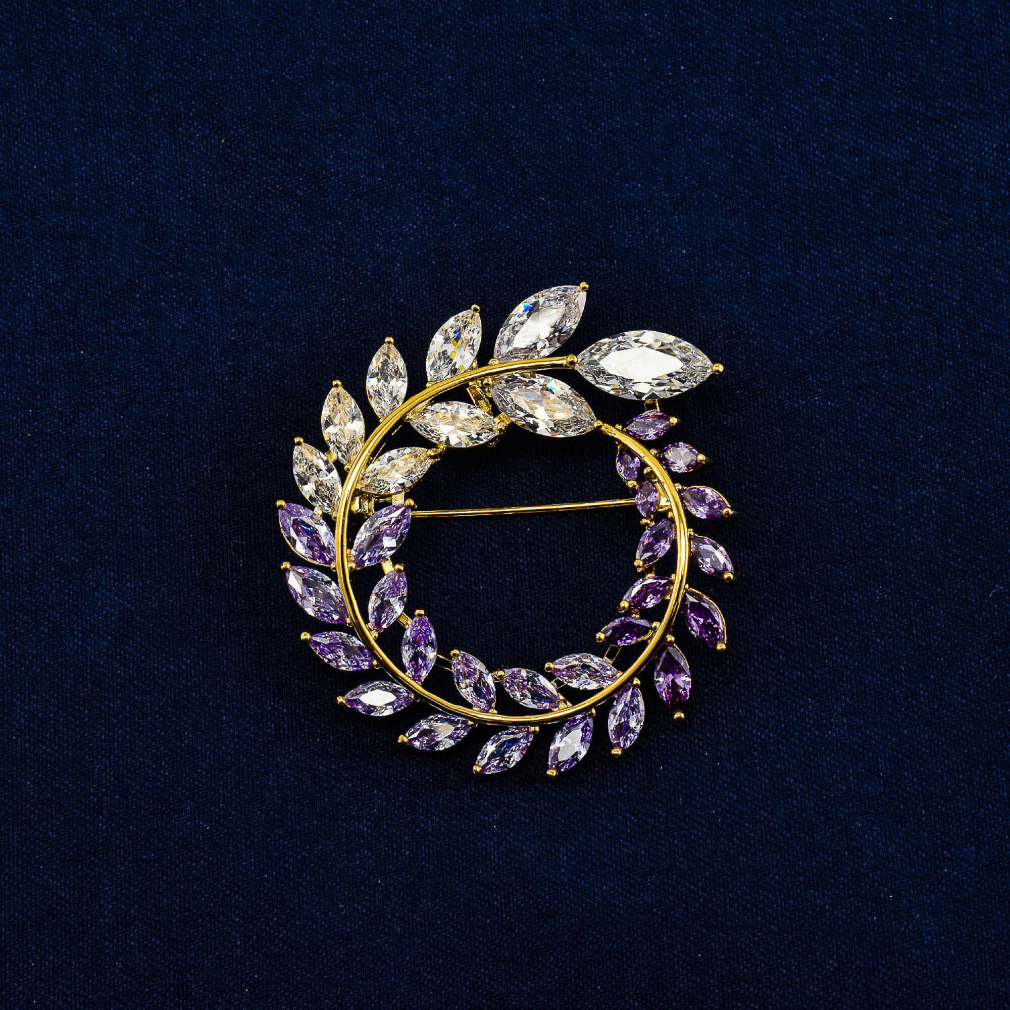 Brosa cu cristale swarovski, placata cu aur 18k 