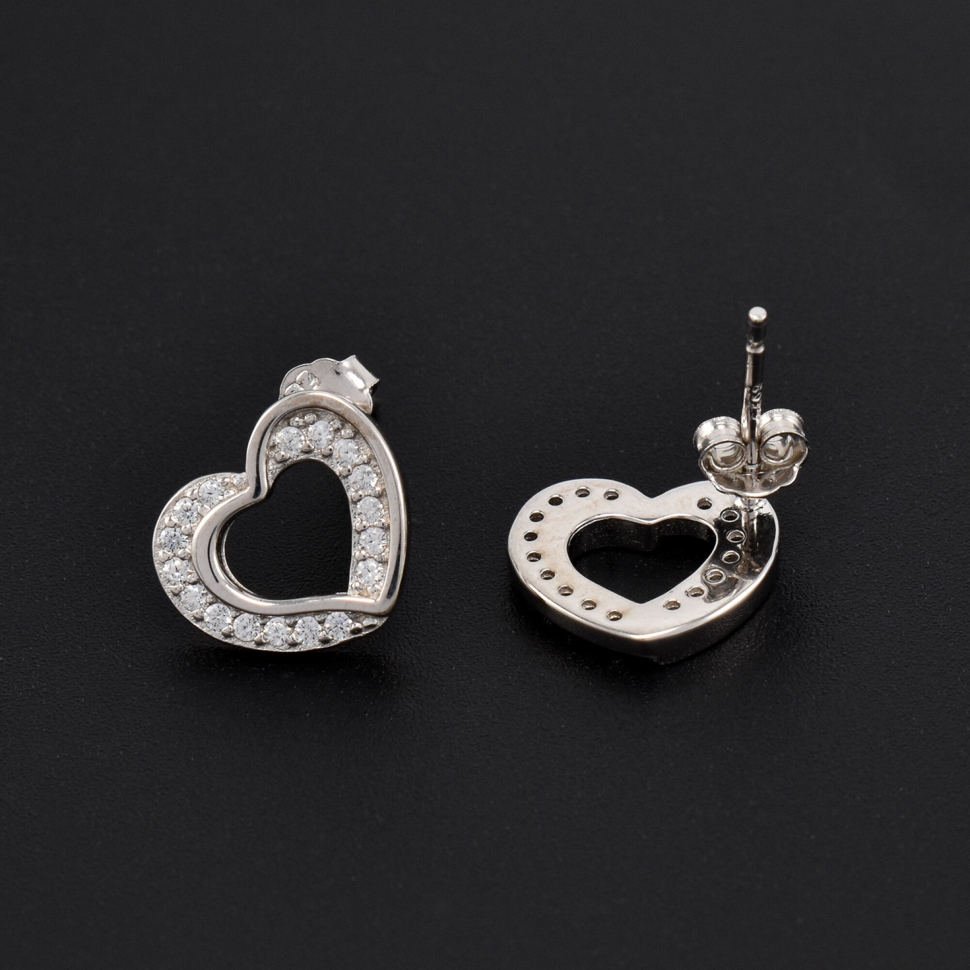 Cercei dama din argint in forma de inima acoperita cu cristale swarovski