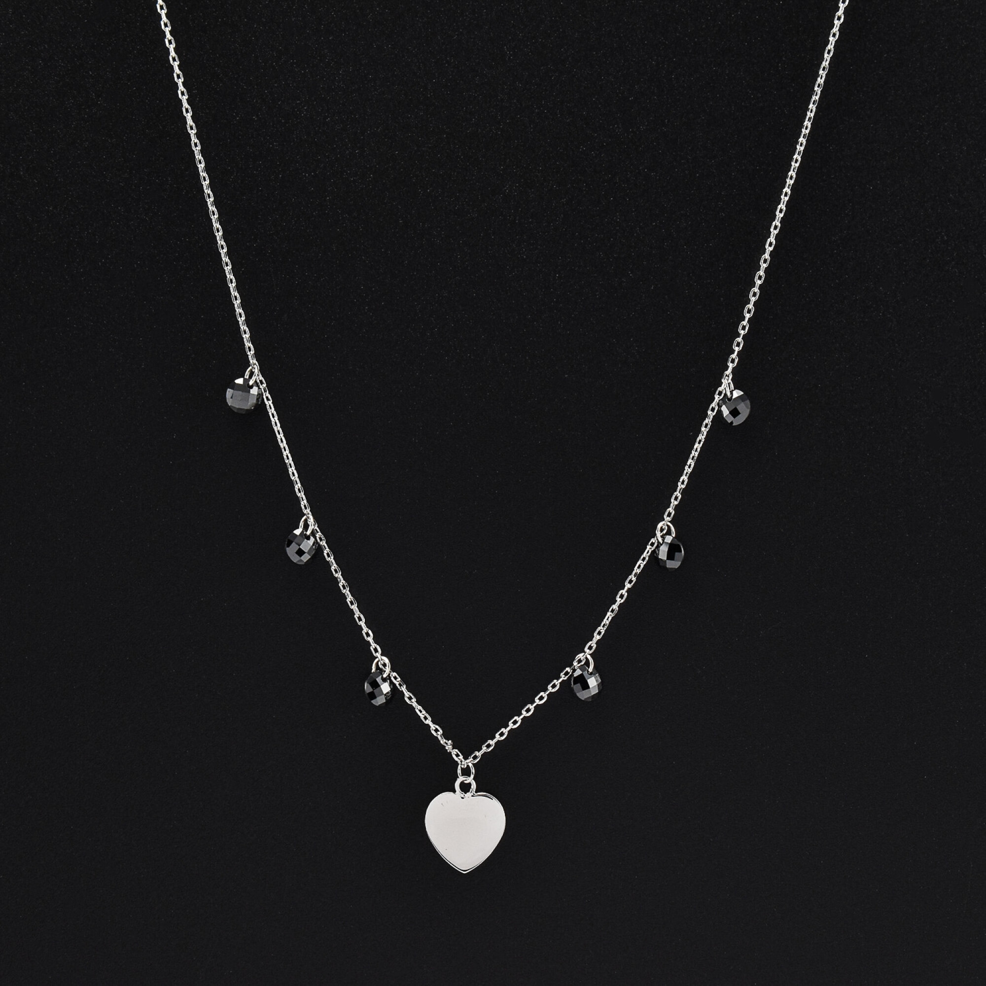 Lantisor dama din argint si cristale negre cu accesoriu in forma de inima 