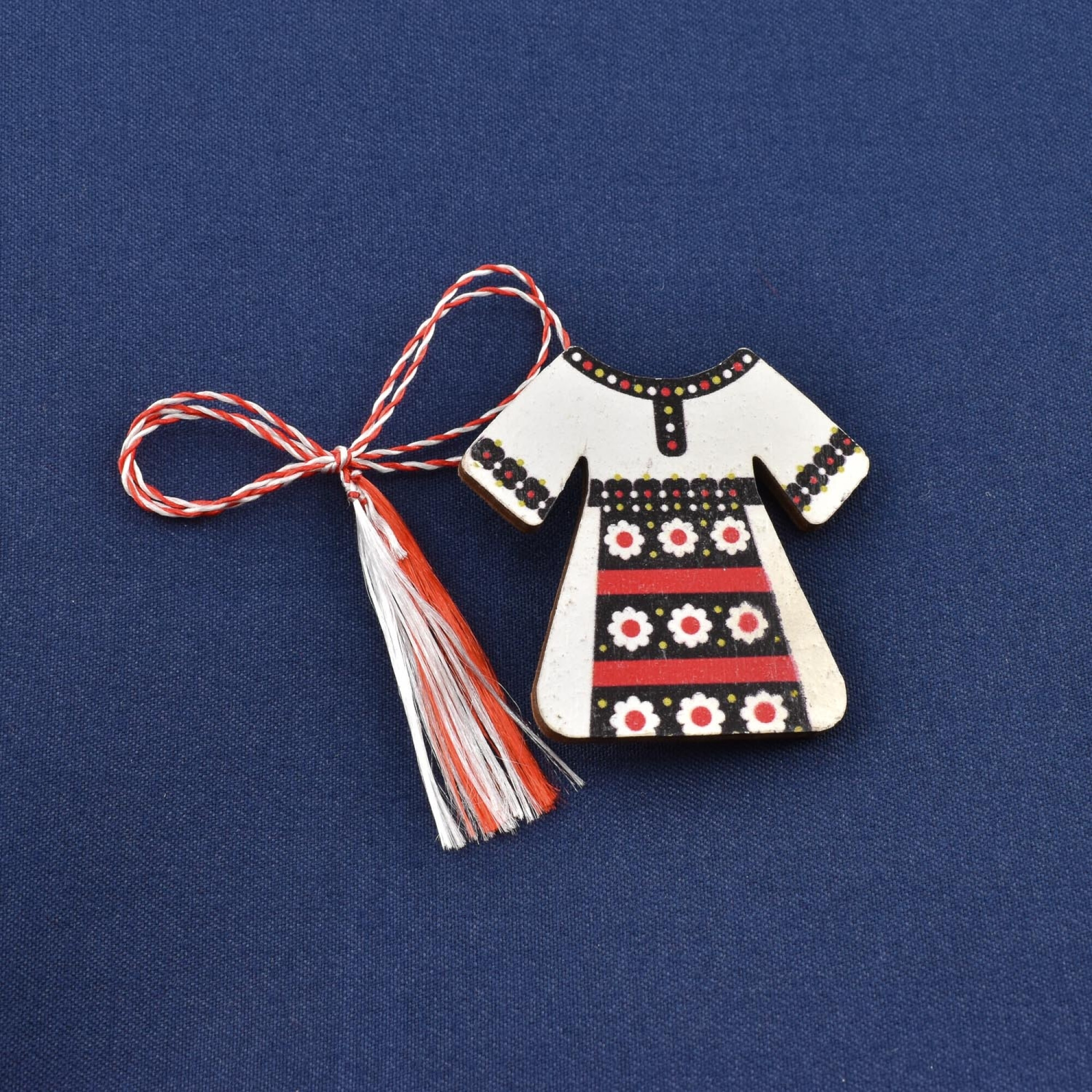 Martisor brosa "Rochita populara" cu motive traditionale
