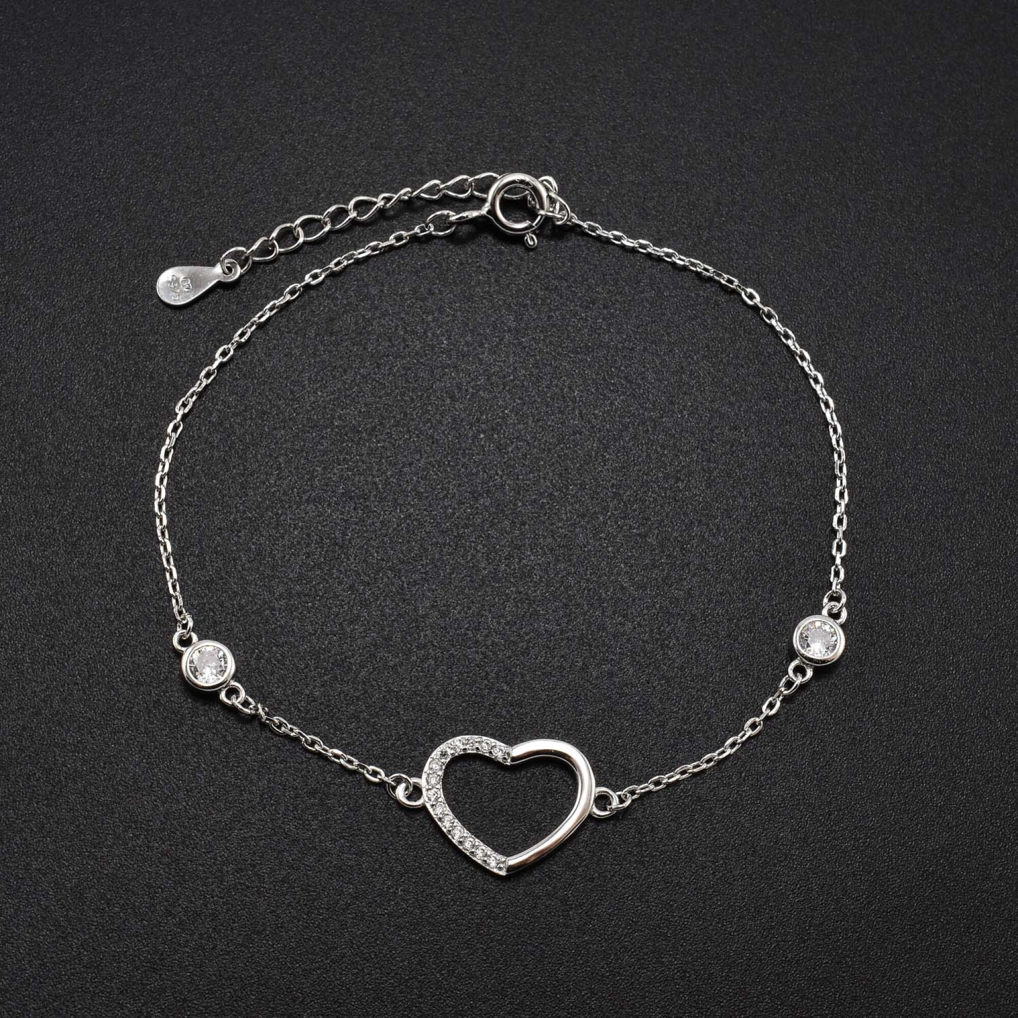 Bratara dama din argint cu accesoriu in forma de inima si cristale swarovski