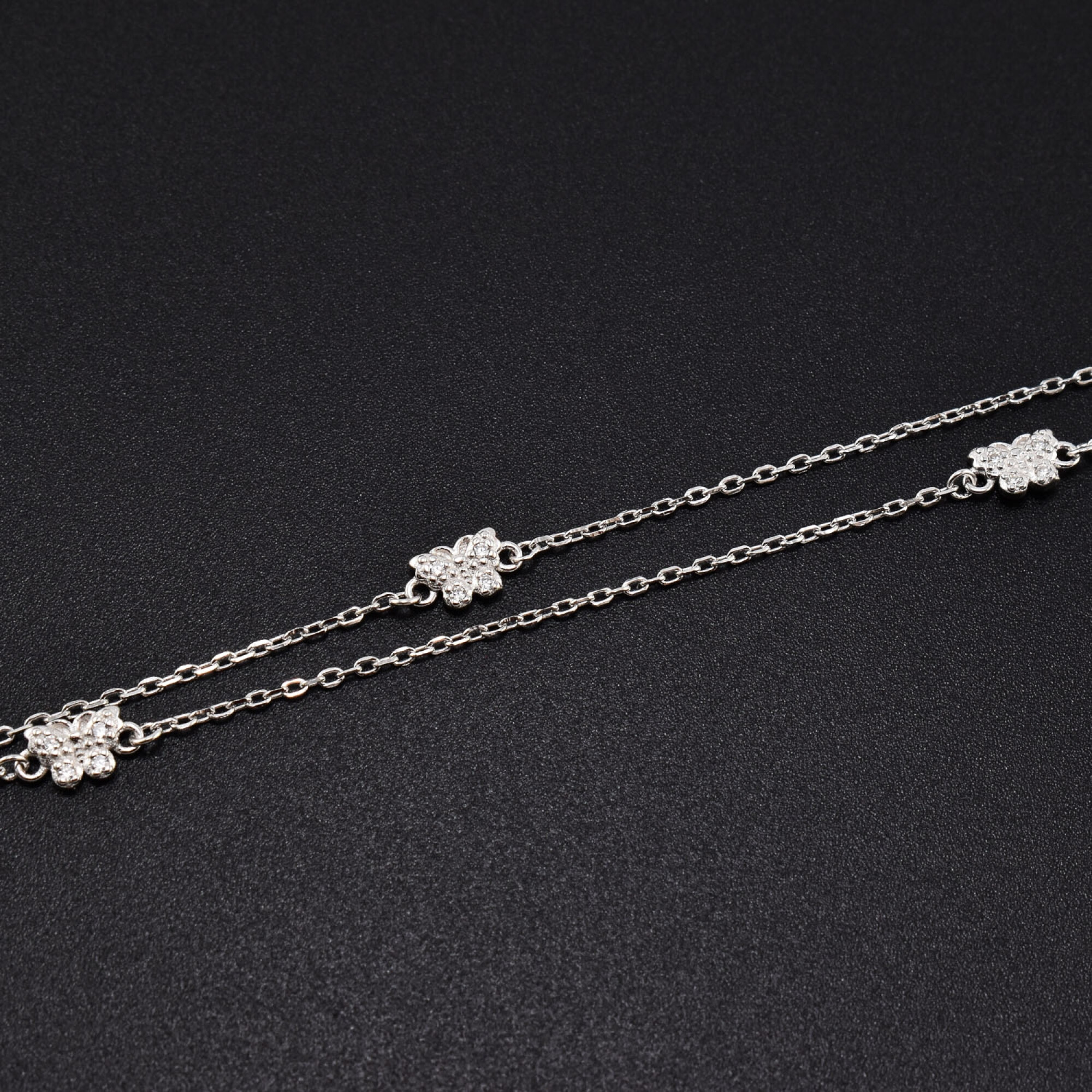 Bratara dama din argint cu accesorii in forma de fluturi