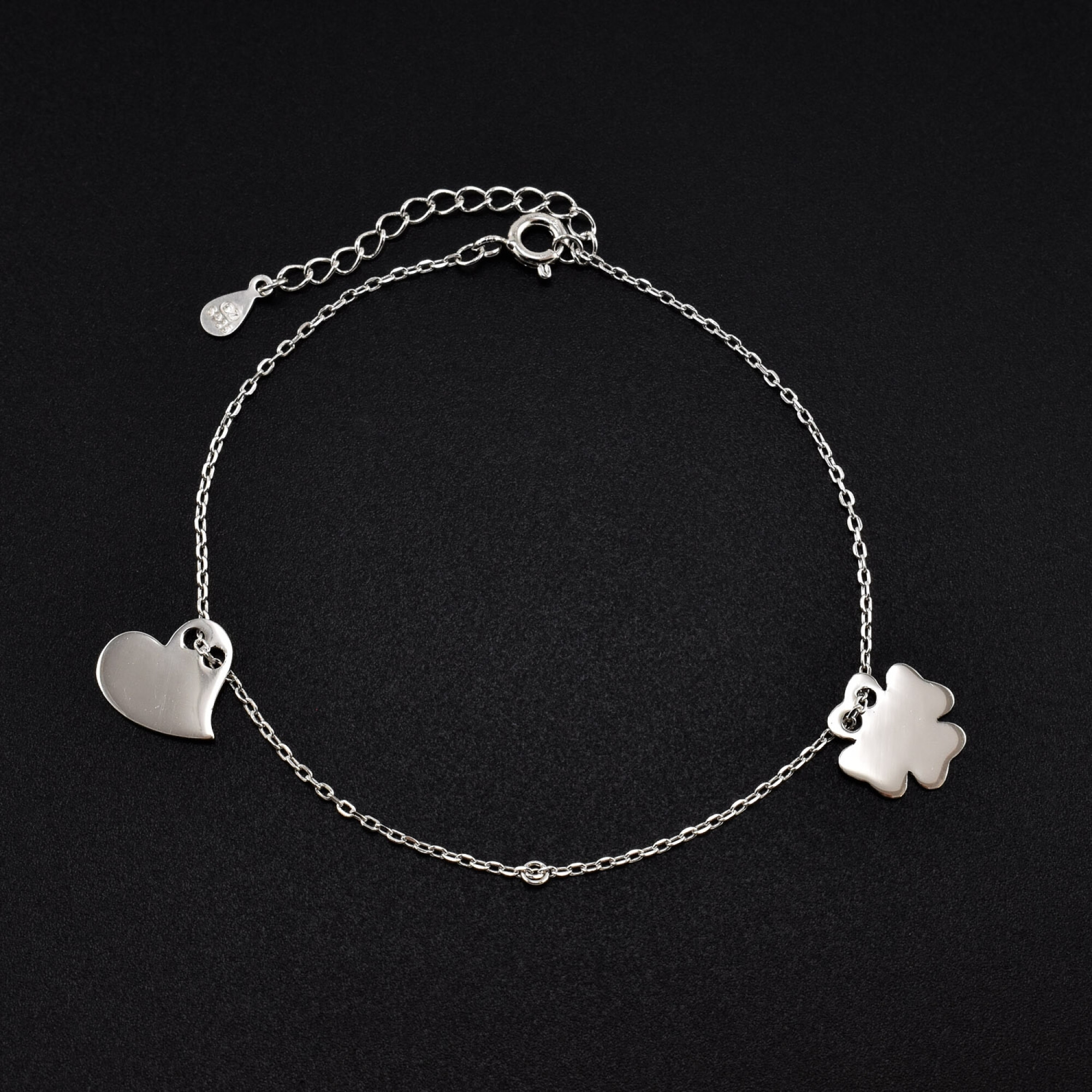 Bratara dama din argint cu accesorii in forma de trifoi cu patru foi si inima