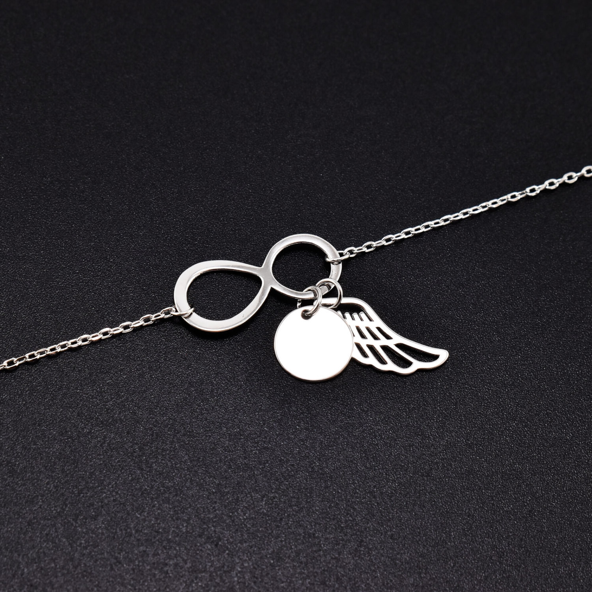 Bratara dama din argint cu accesorii in forma de infinit, cerc, aripa