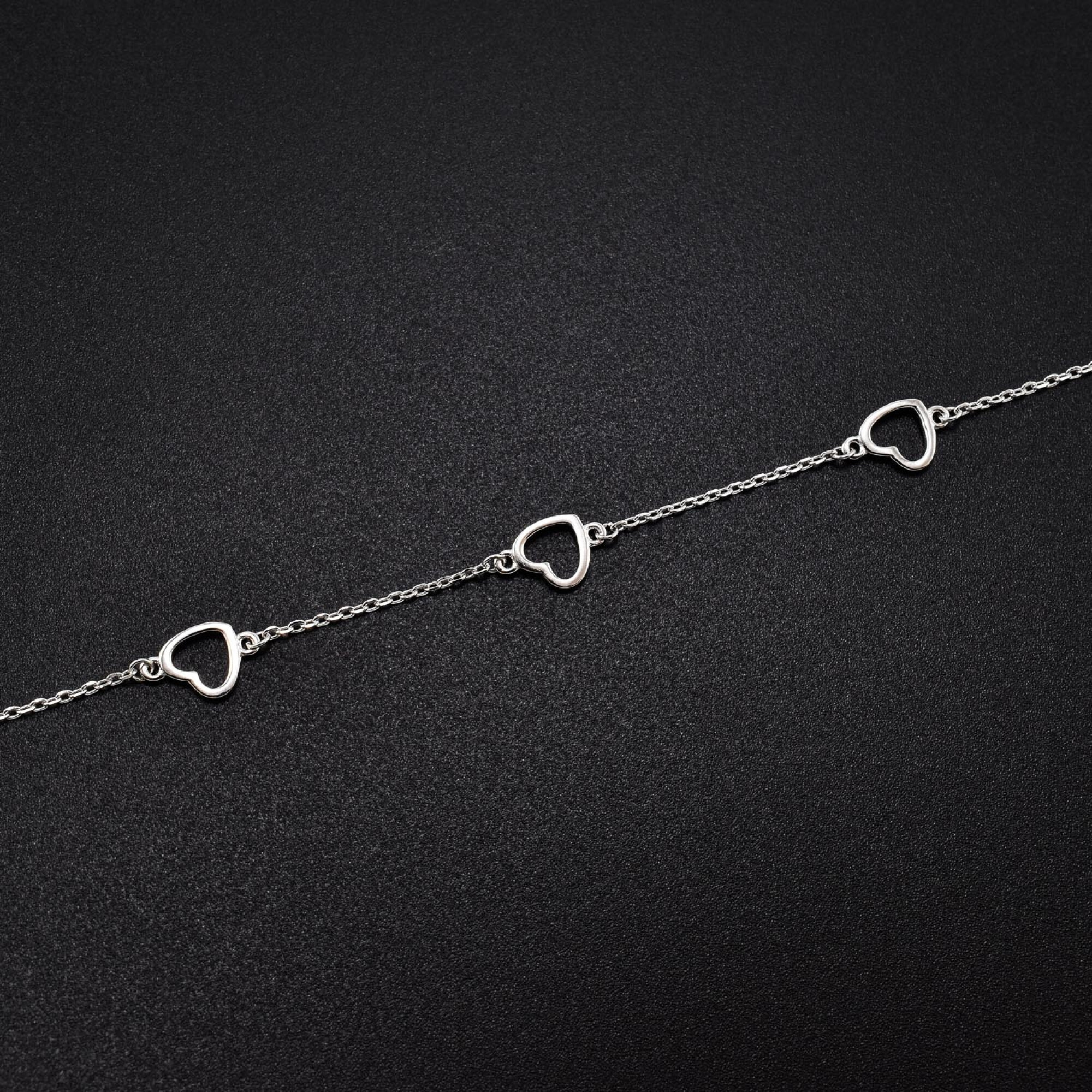 Bratara dama din argint cu accesorii in forma de inima