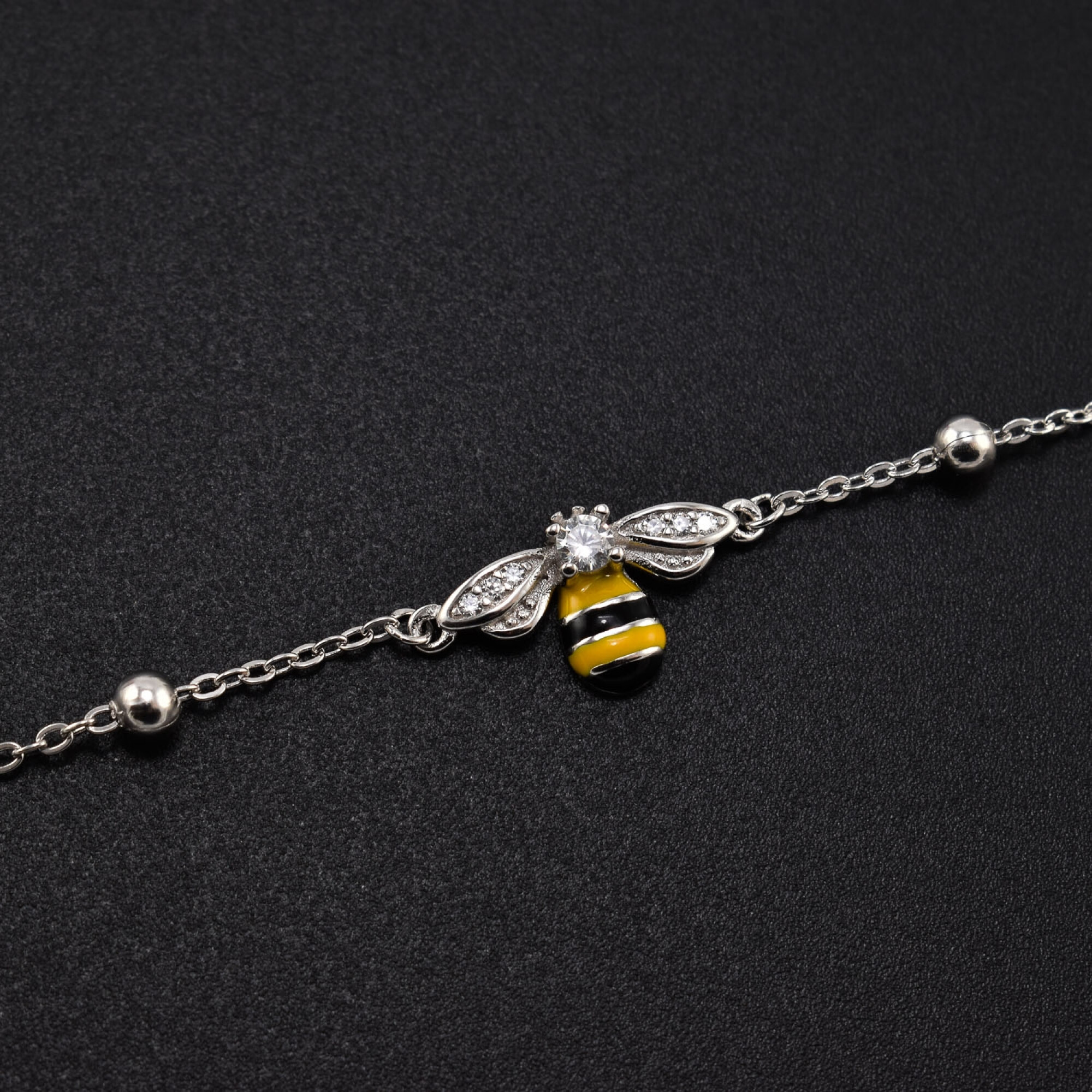 Bratara dama din argint cu accesoriu in forma de albina