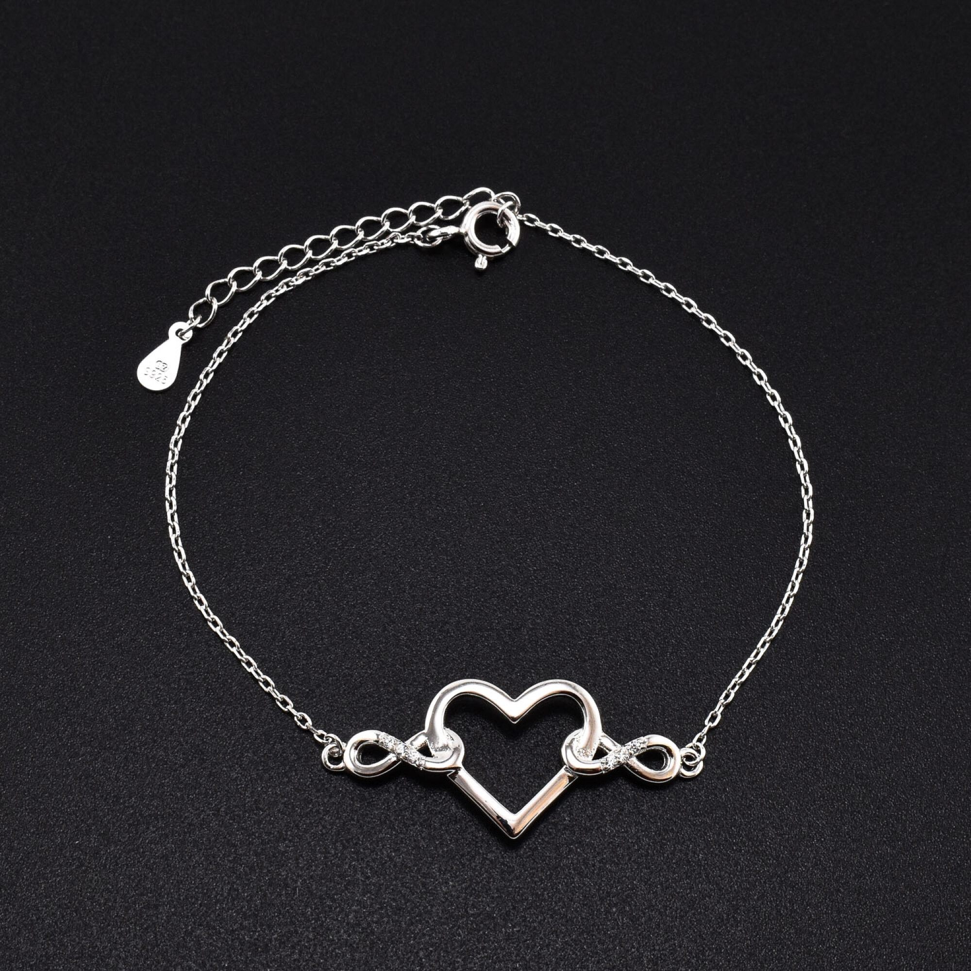 Bratara dama din argint cu accesorii in forma de inima si infinit