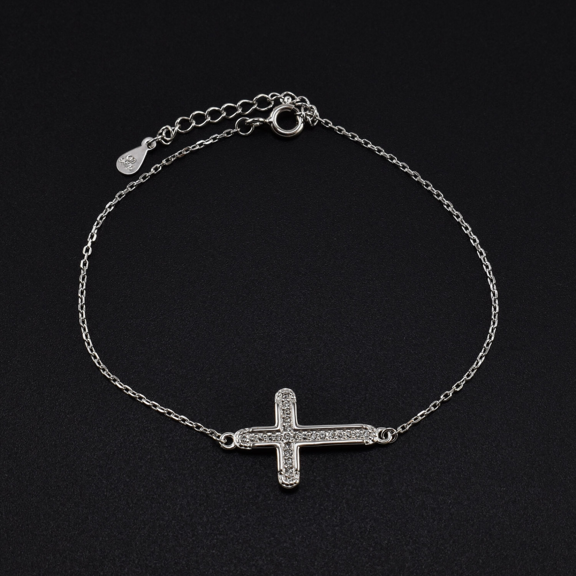Bratara dama din argint cu accesoriu in forma de cruce cu cristale swarovski