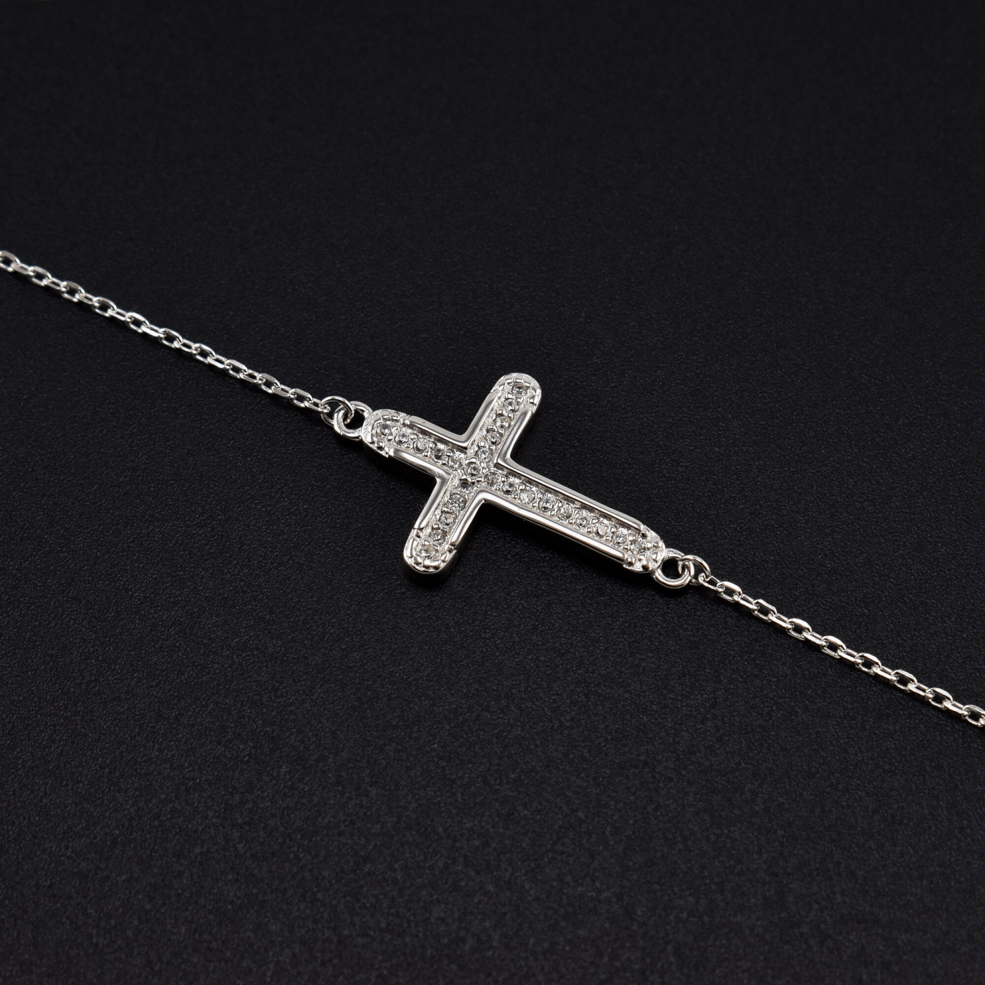 Bratara dama din argint cu accesoriu in forma de cruce cu cristale swarovski
