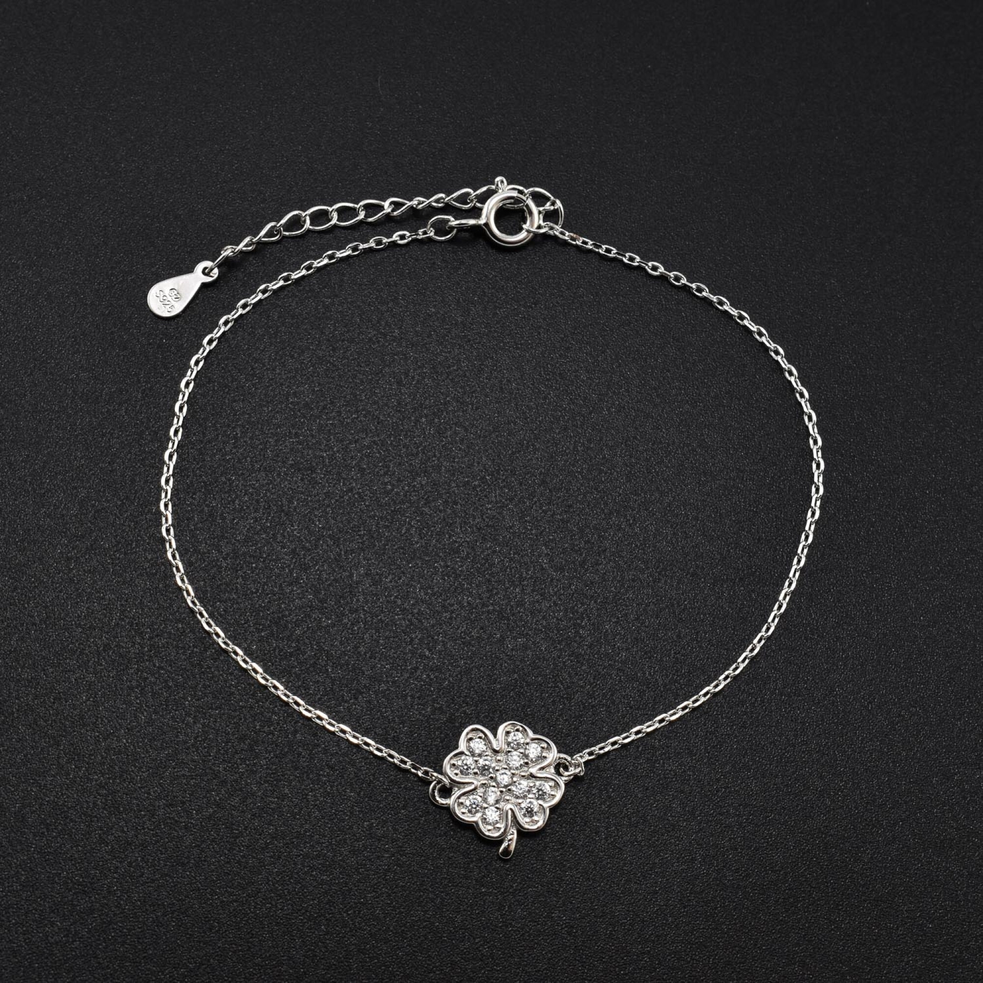Bratara dama din argint cu accesoriu in forma de trifoi cu patru foi