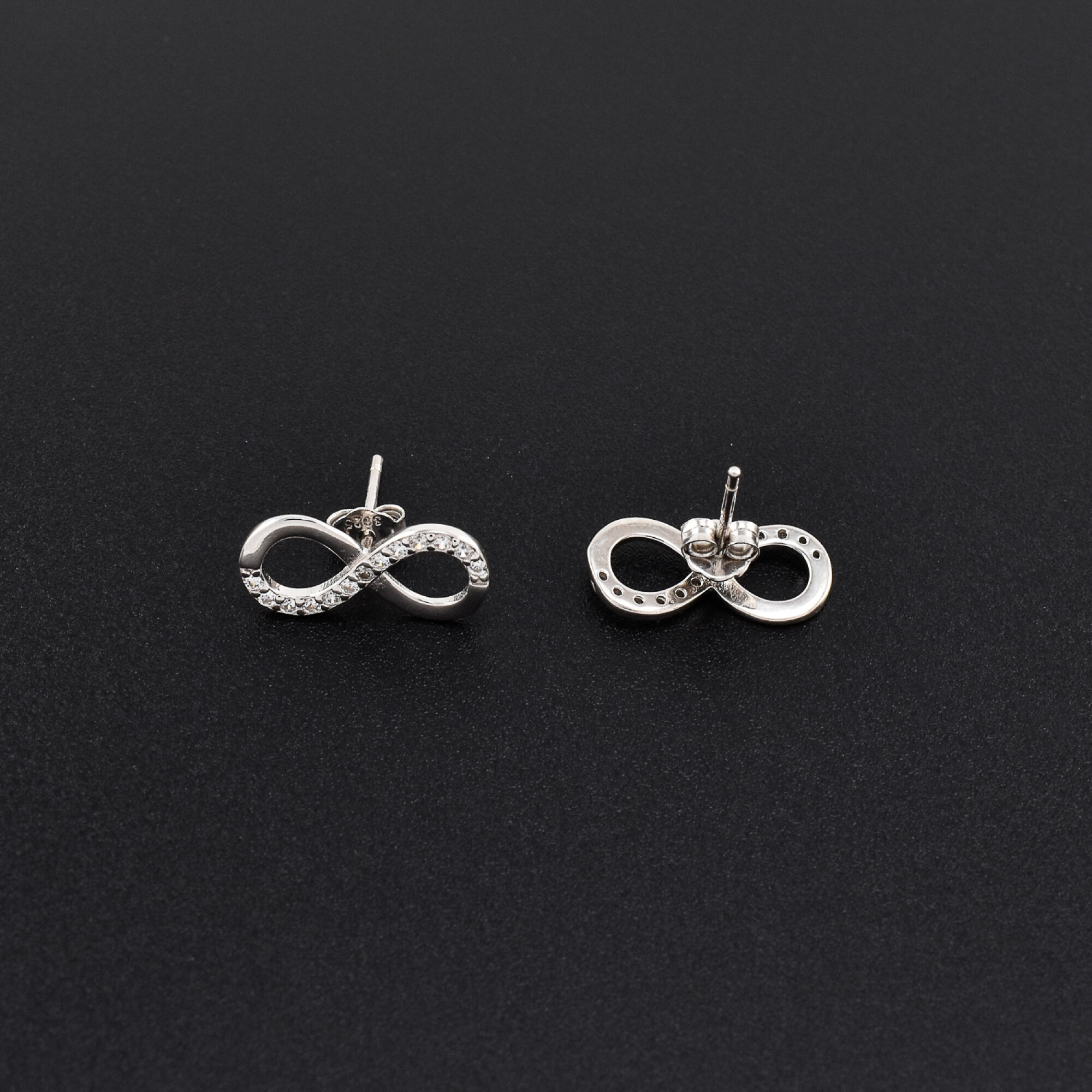 Cercei dama din argint sub forma de infinit cu cristale swarovski