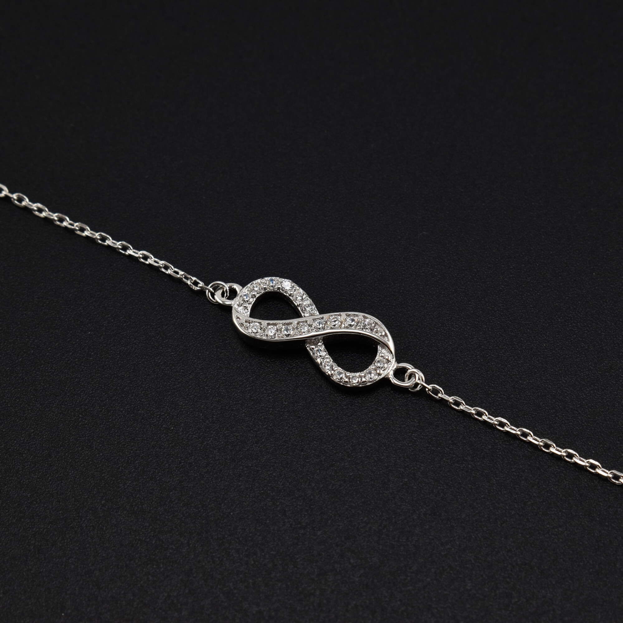 Bratara dama din argint cu accesoriu in forma de infinit cu cristale swarovski