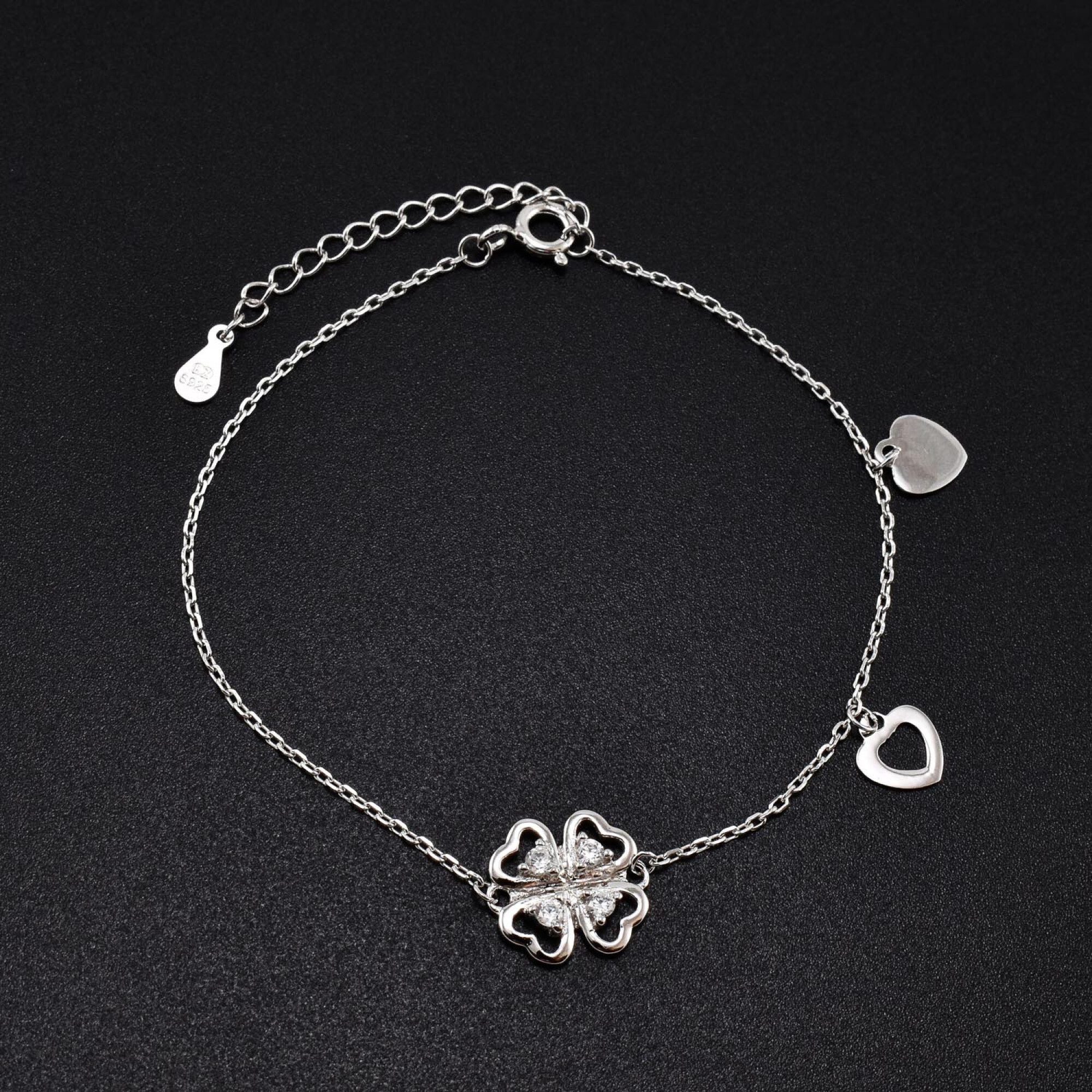 Bratara dama din argint cu accesorii in forma de inima si trifoi