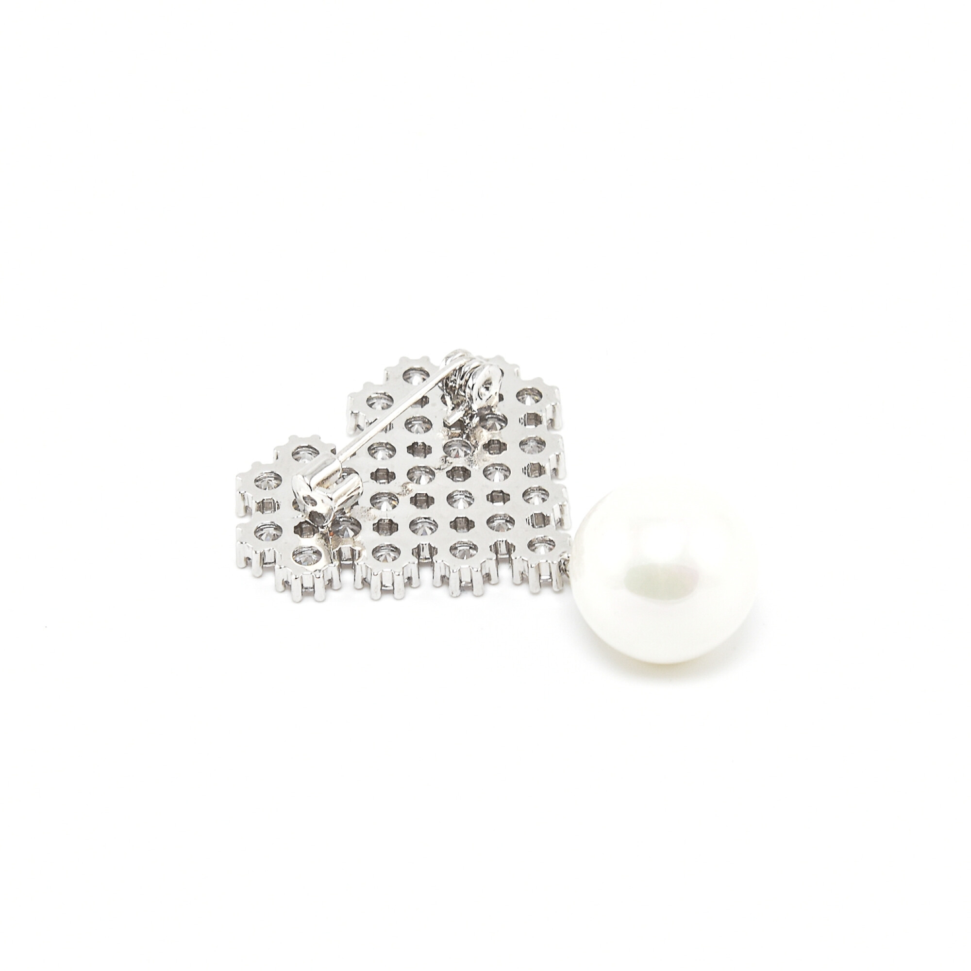 Brosa in forma de inima cu perla si cristale swarovski placata cu aur alb 18k
