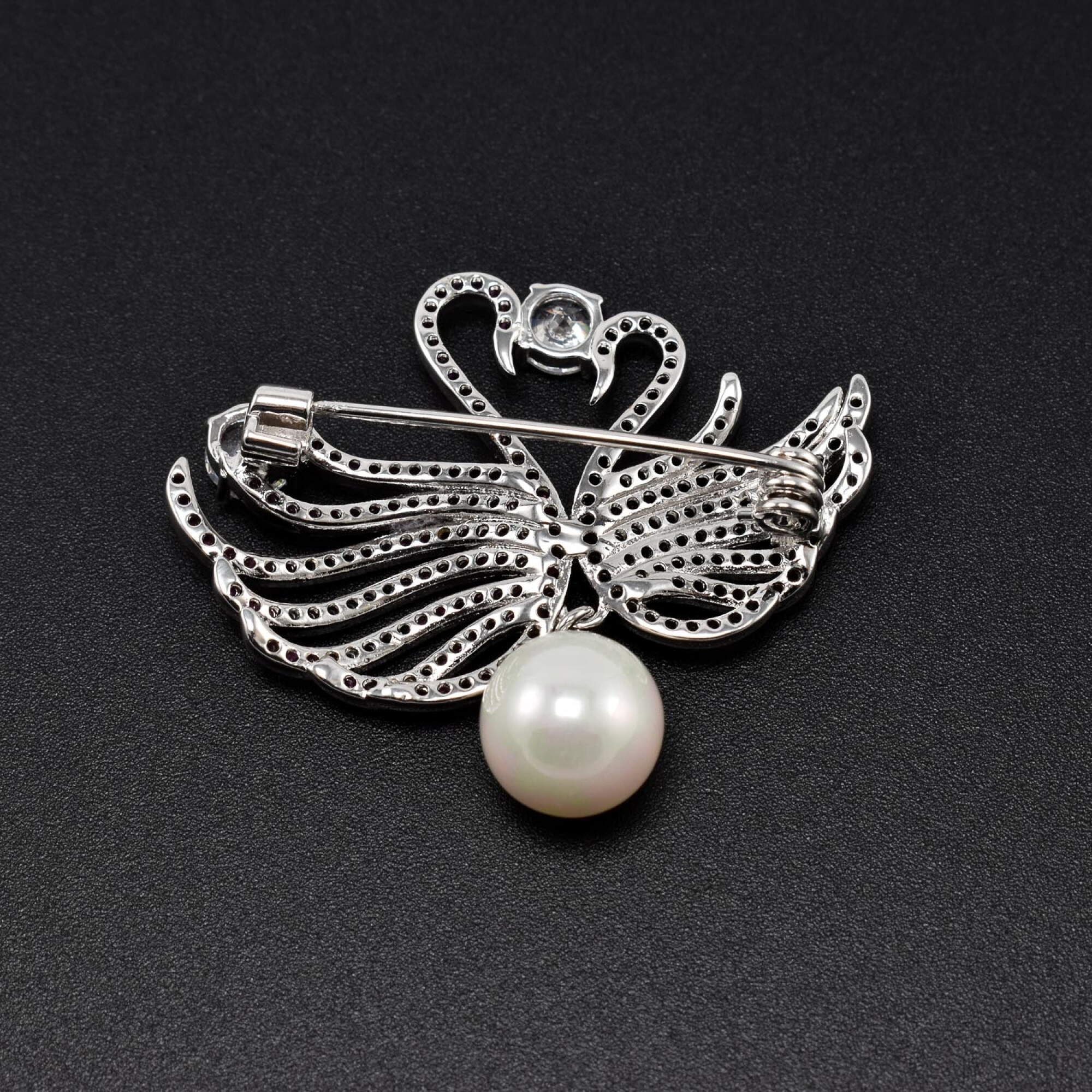 Brosa "Lebede" cu cristale swarovski
