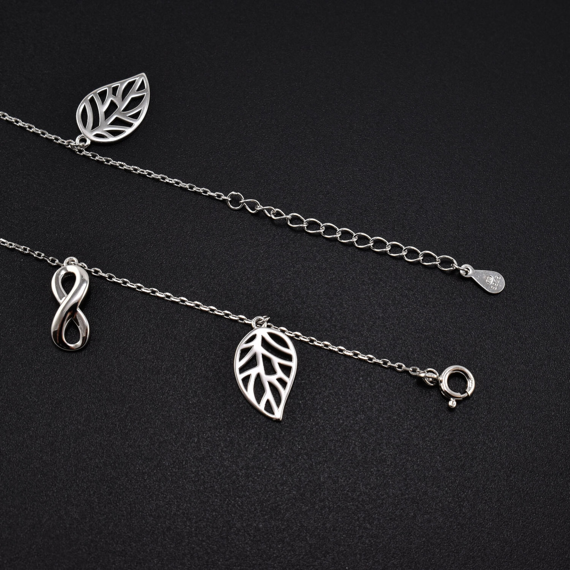Bratara dama din argint cu accesorii in forma de frunza si infinit