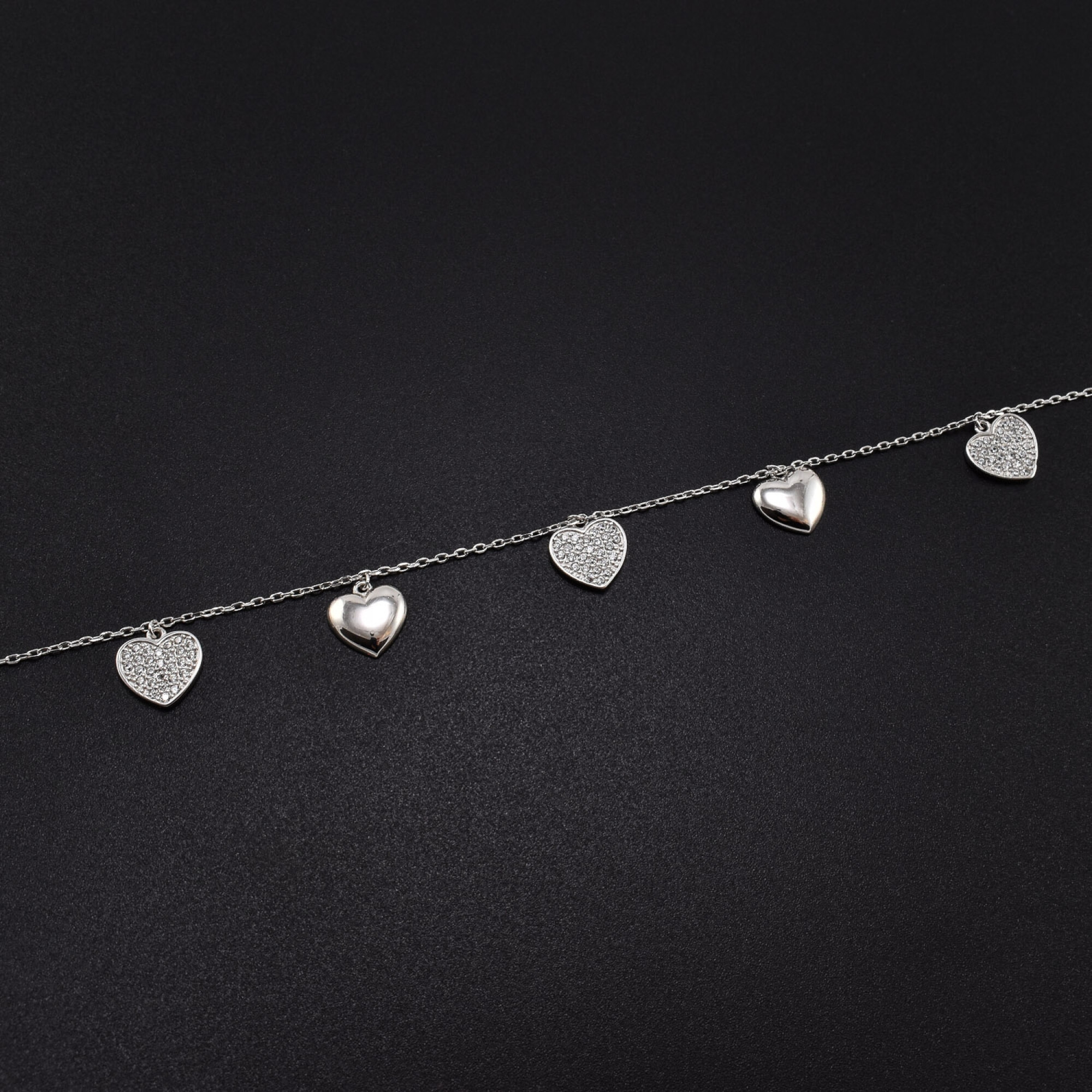 Bratara dama din argint cu accesorii in forma de inima si cristale swarovski