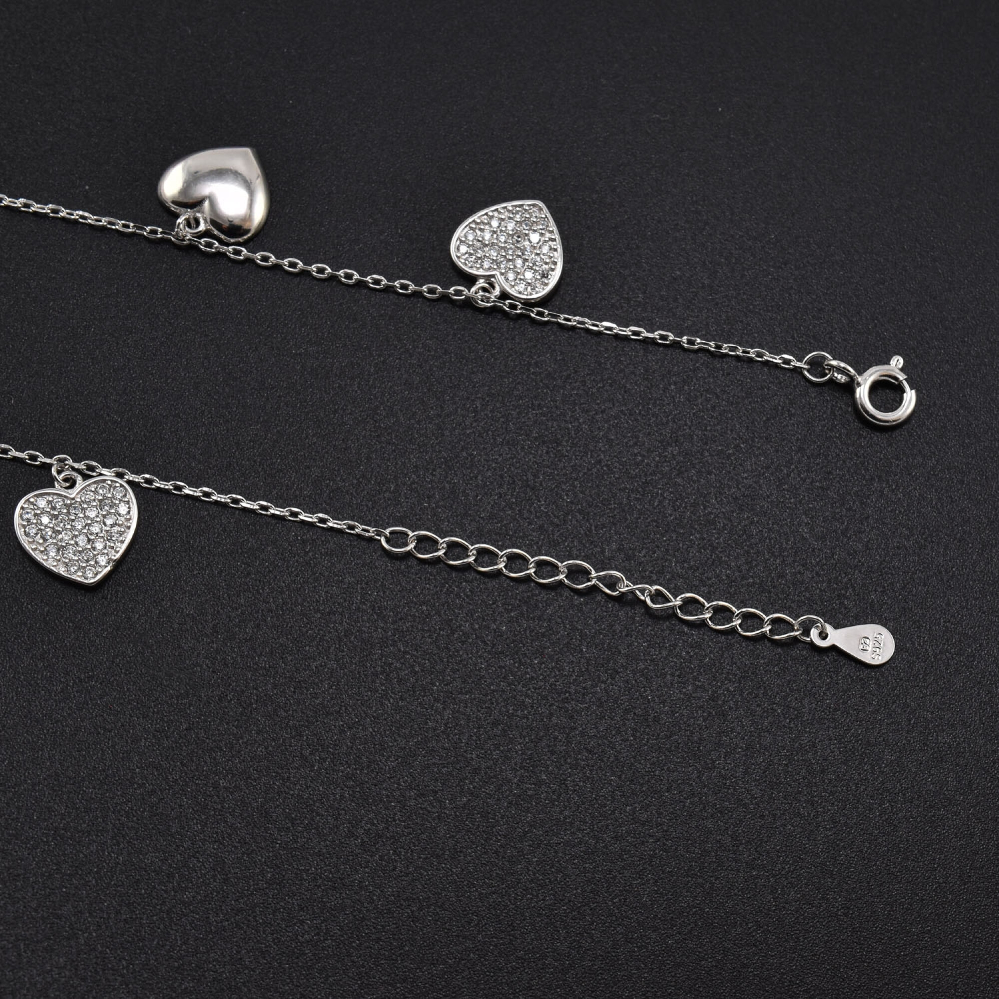 Bratara dama din argint cu accesorii in forma de inima si cristale swarovski