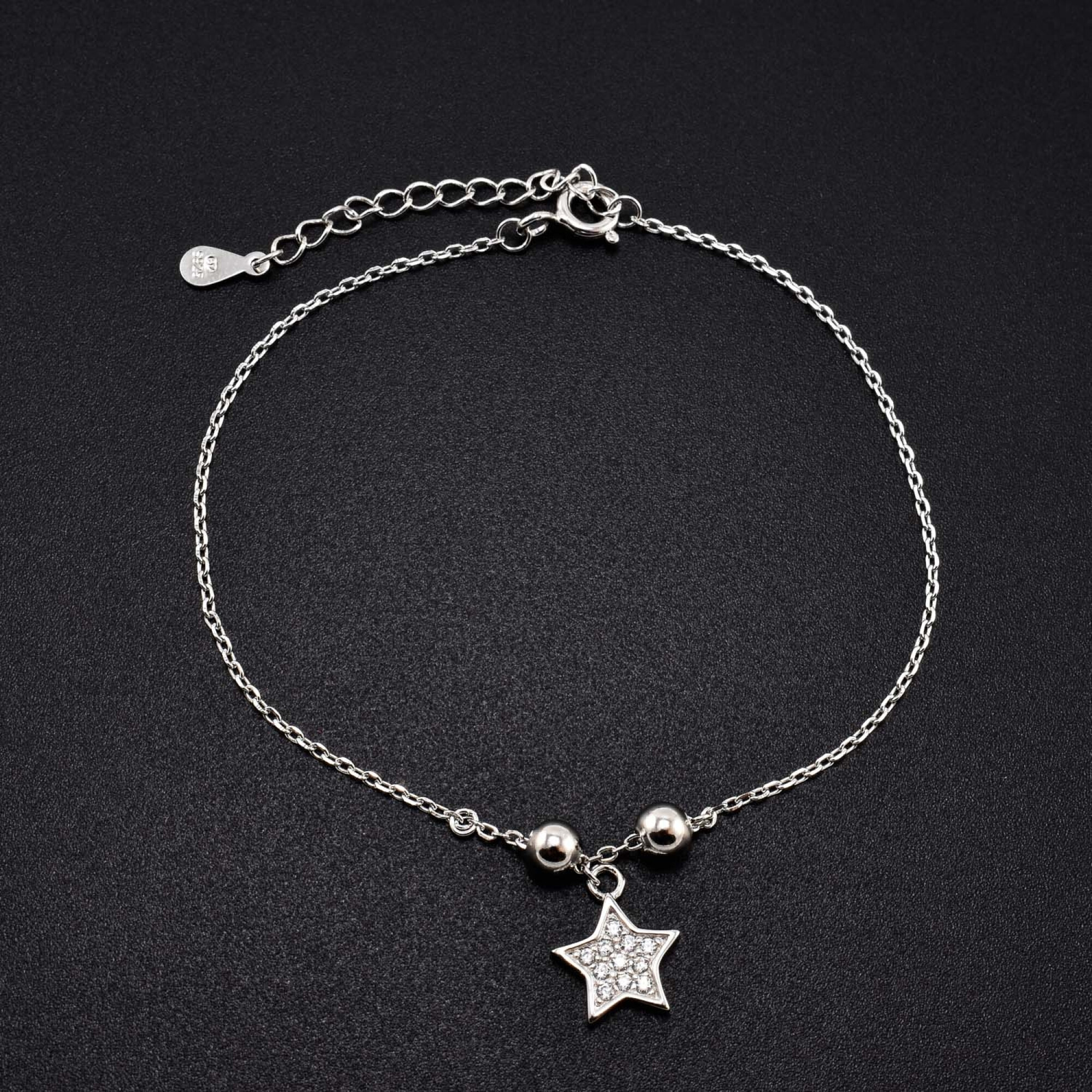 Bratara dama din argint cu accesoriu in forma de stea acoperita cu cristale swarovski