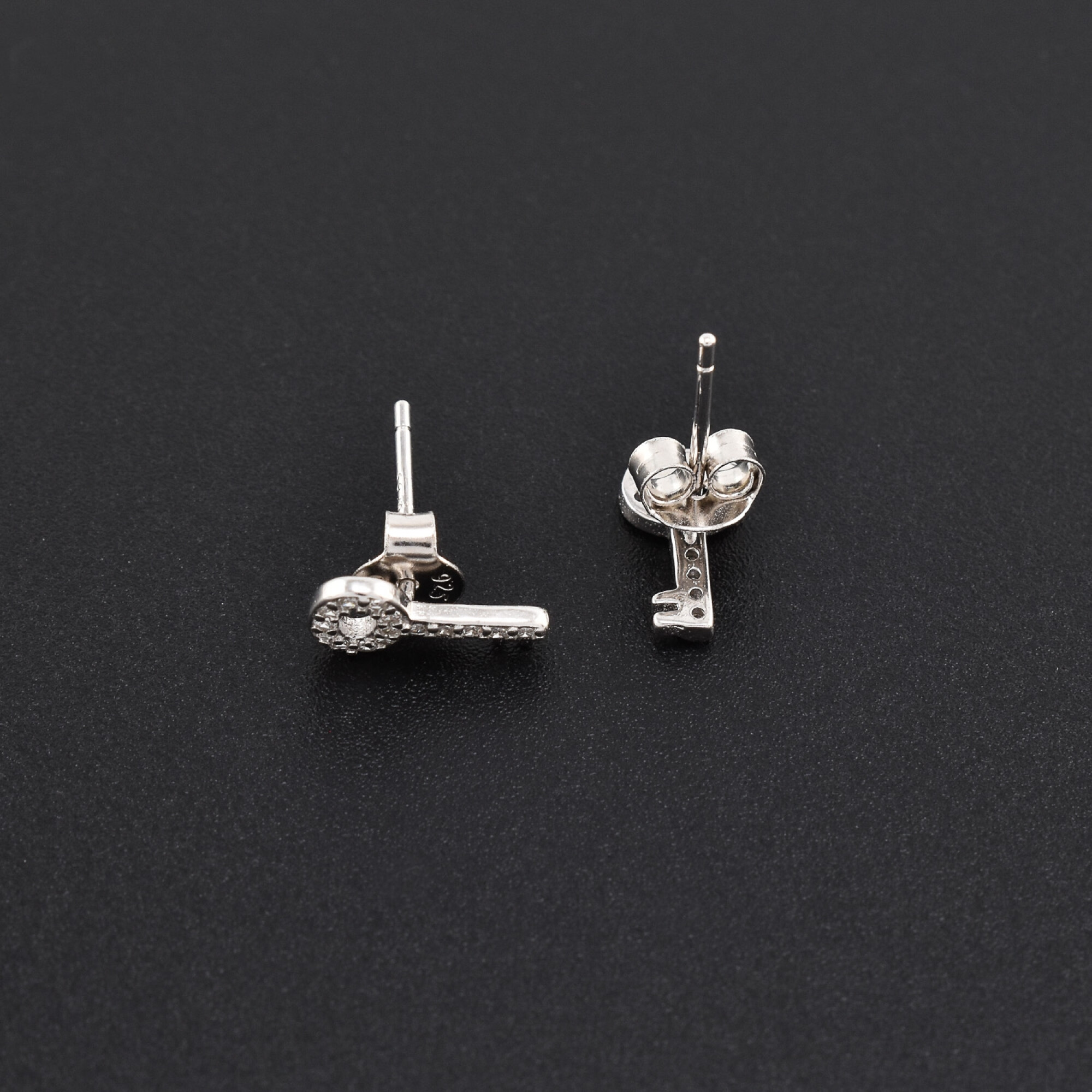Cercei dama din argint in forma de cheie cu cristale swarovski