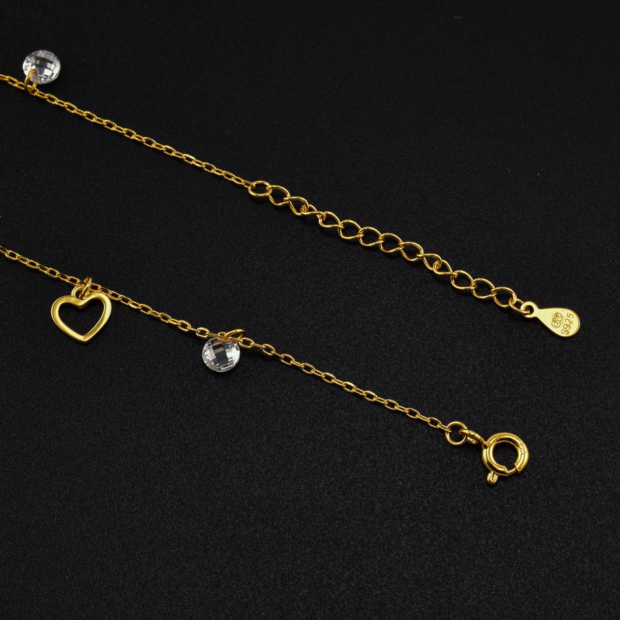 Bratara dama din argint placat cu aur 18K si accesorii in forma de inima