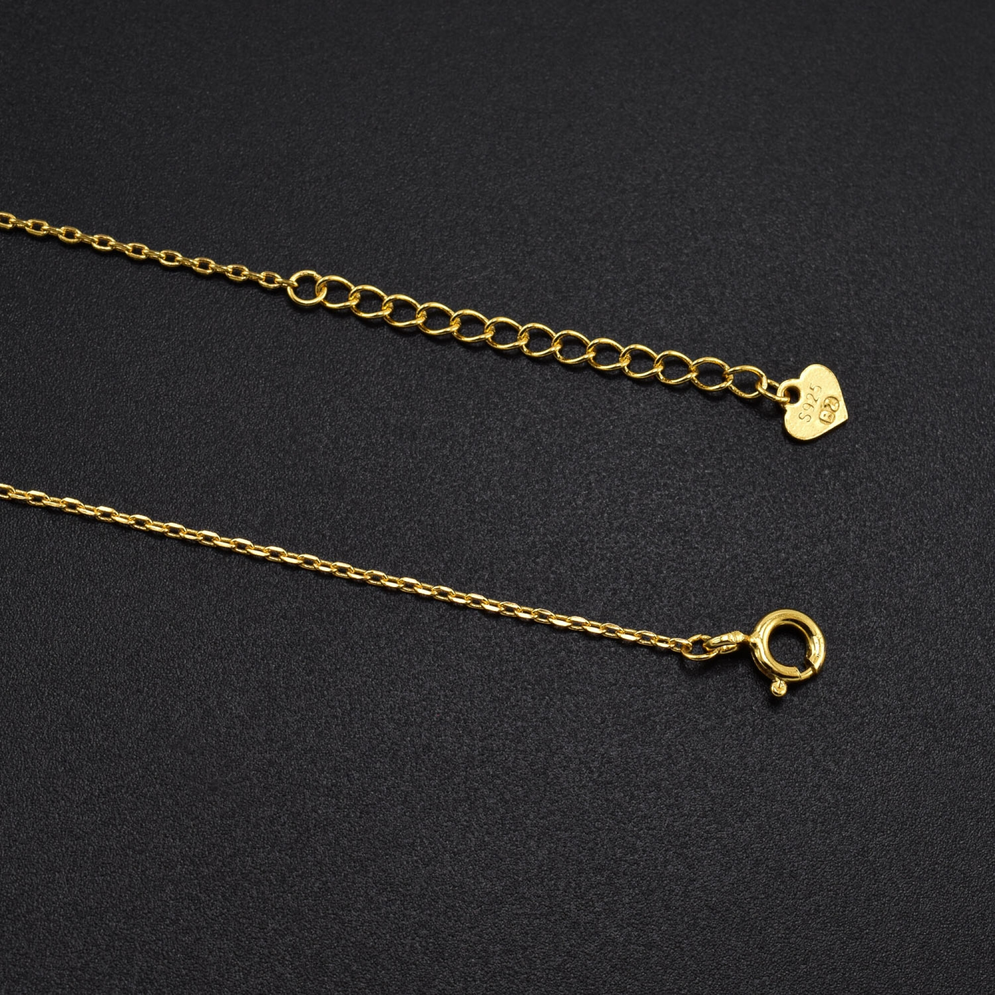 Bratara dama cu accesorii in forma de inima din argint placat cu aur 18K