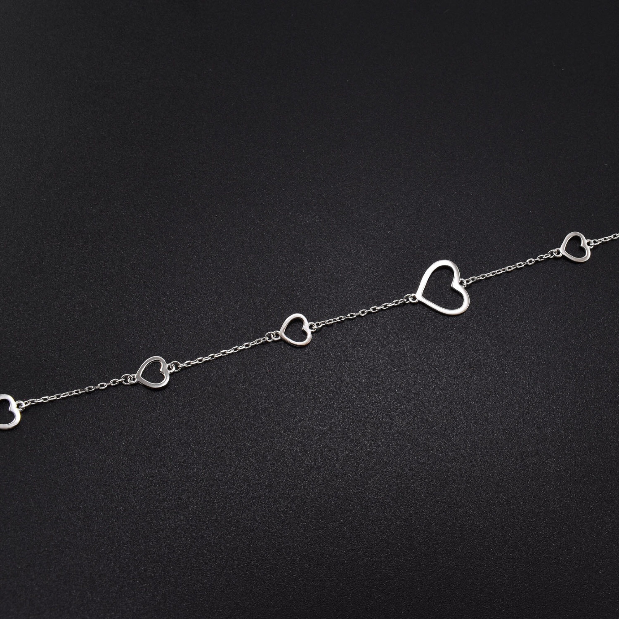Bratara dama din argint cu accesorii in forma de inima BDAG-B-98
