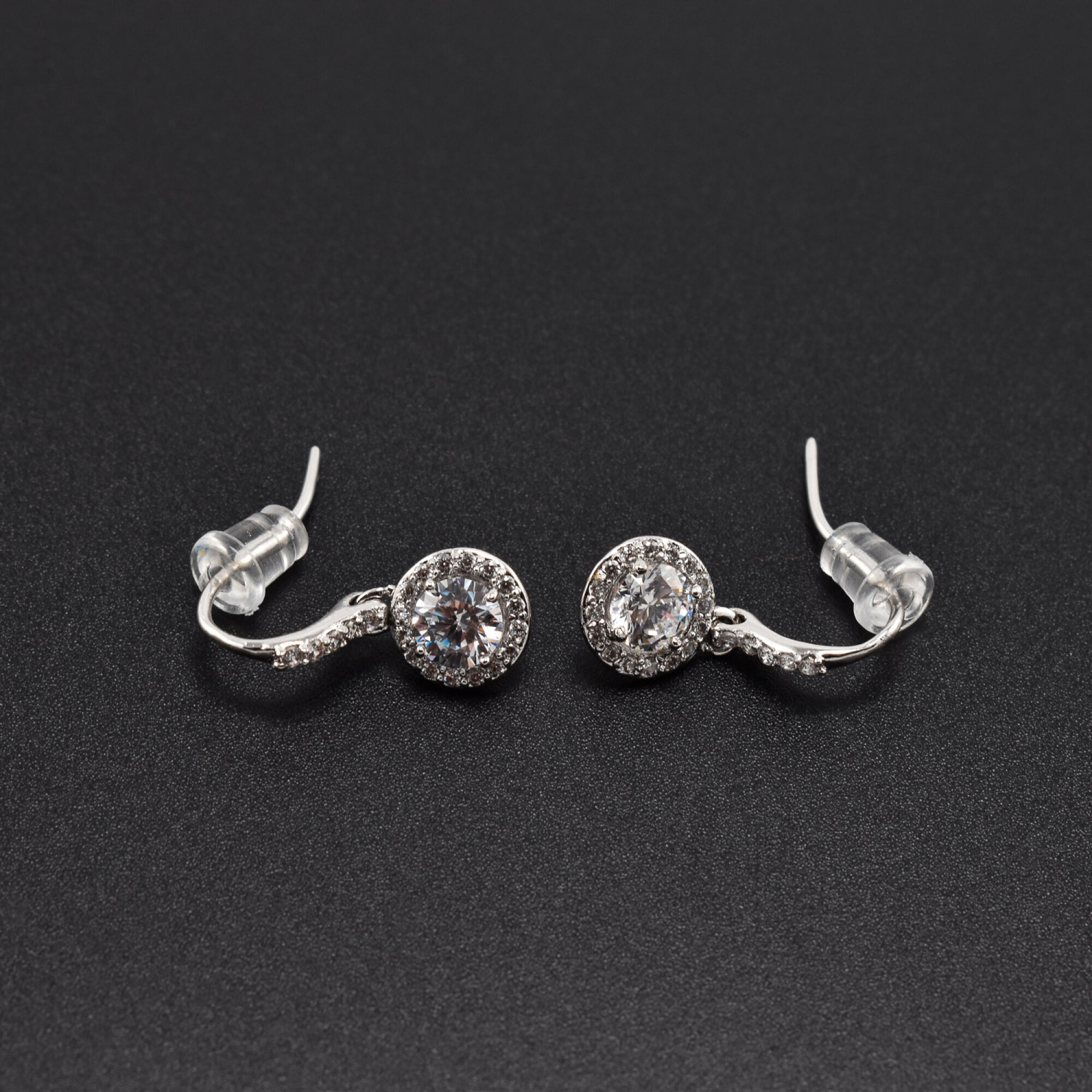 Cercei dama acoperiti cu cristale swarovski, placati cu aur 18K