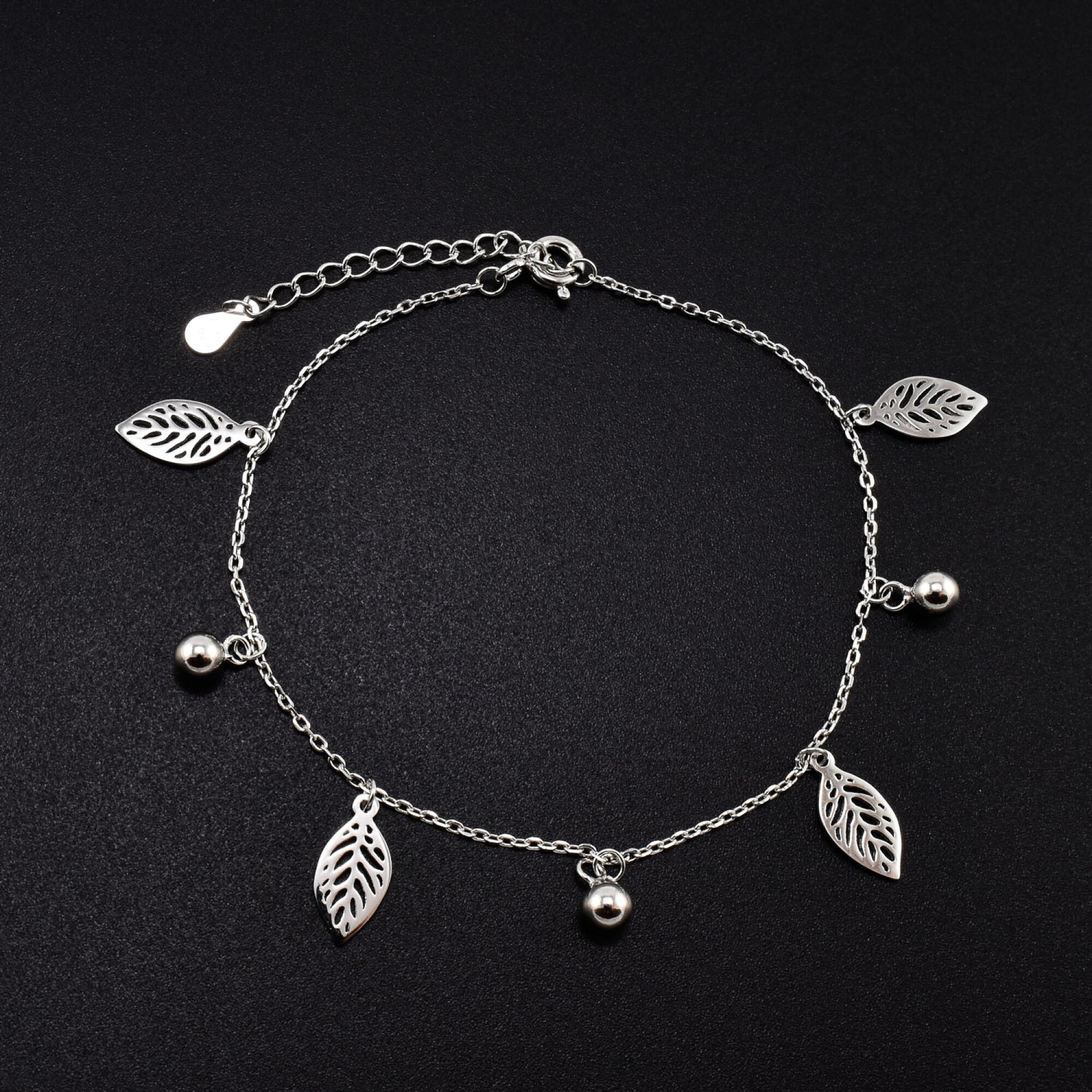 Bratara dama din argint cu accesorii in forma de frunza