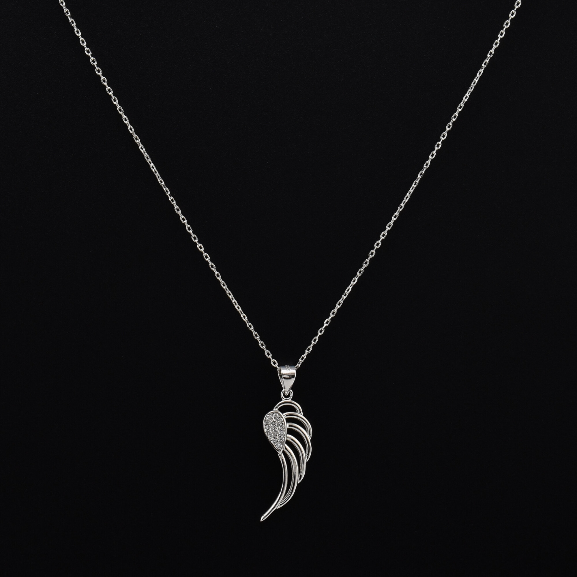 Lantisor dama din argint cu accesoriu in forma de aripa si cristale swaroski