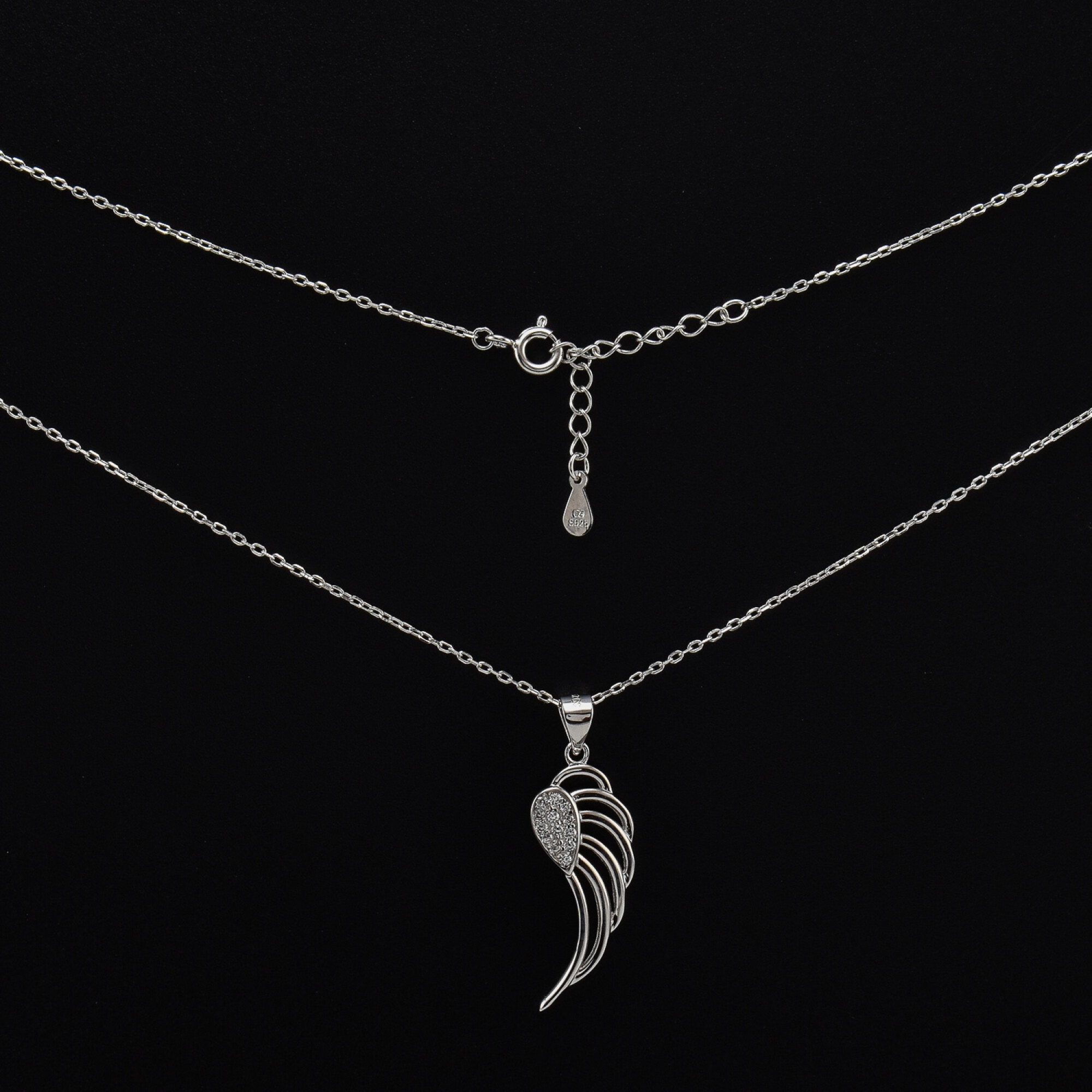 Lantisor dama din argint cu accesoriu in forma de aripa si cristale swaroski
