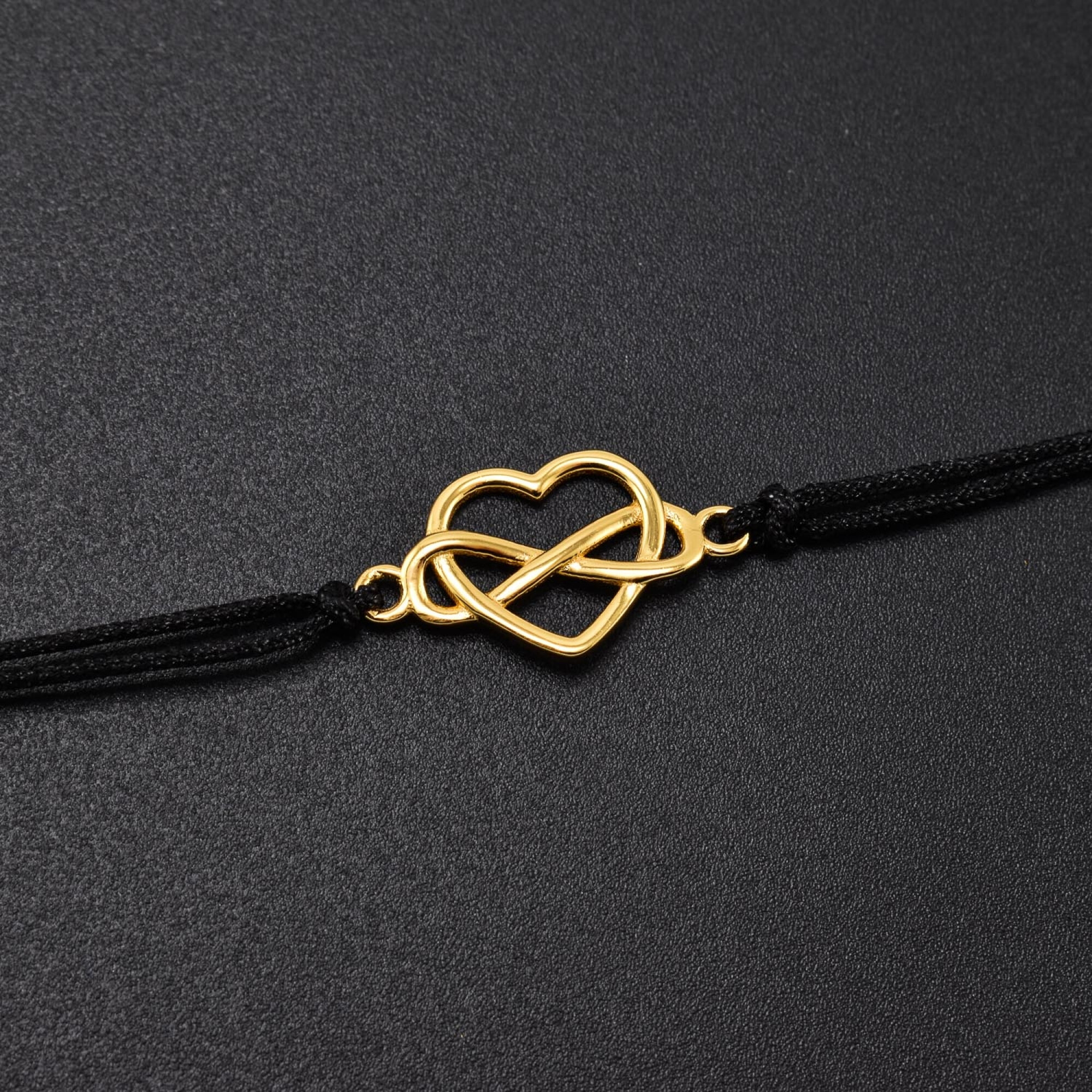 Bratara dama cu snur si accesoriu din argint placat cu aur 18K in forma de inima si infinit
