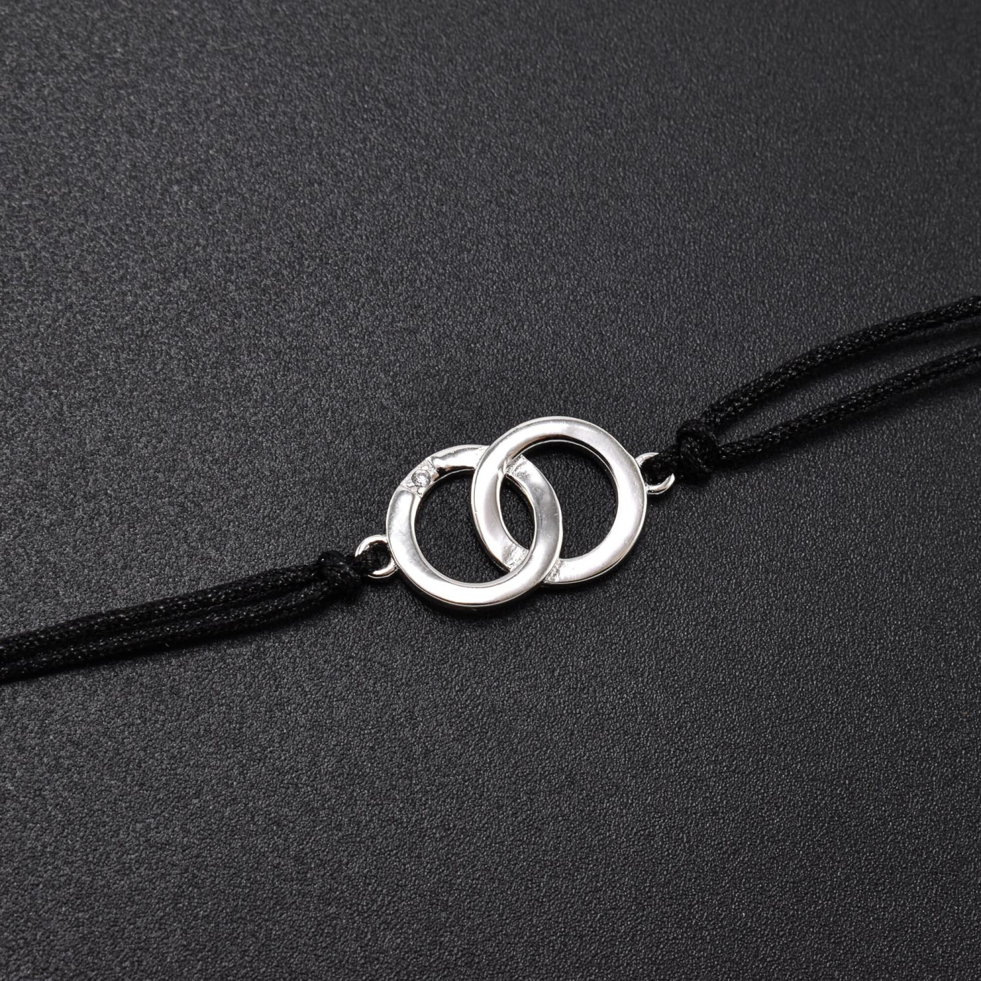 Bratara dama cu snur negru si accesoriu din argint in forma de cercuri