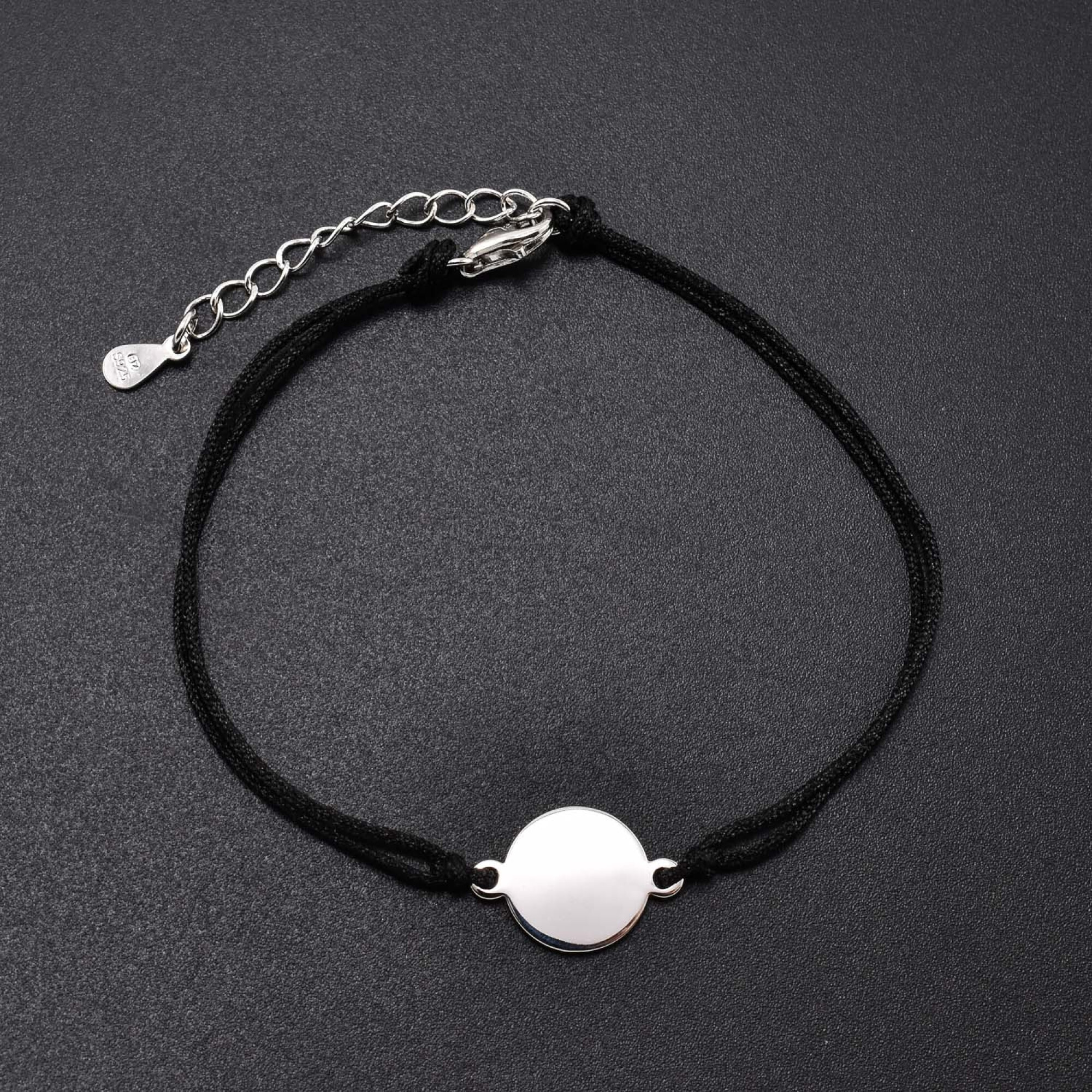 Bratara dama cu snur si accesoriu din argint in forma de banut