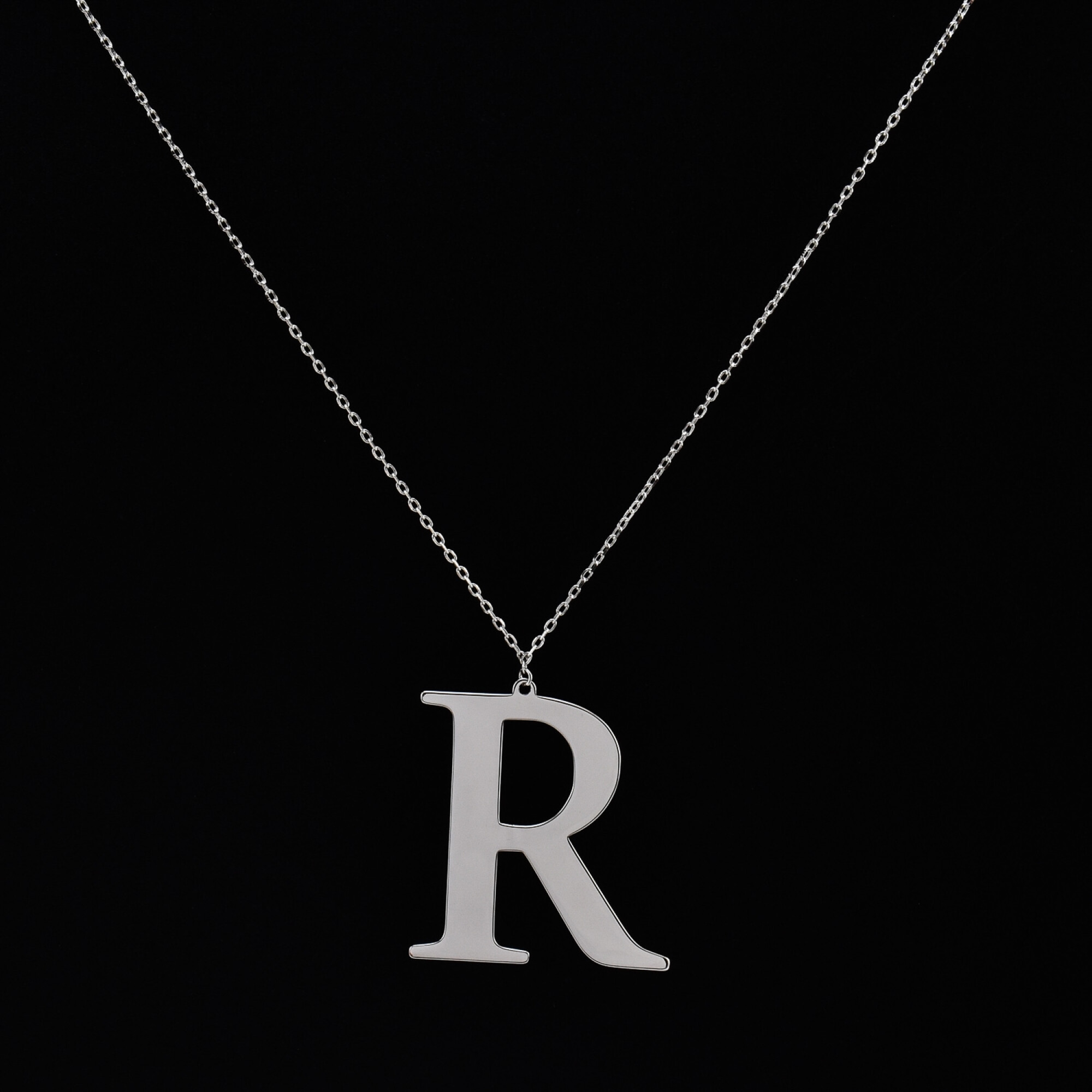 Lantisor dama din argint cu pandantiv litera ”R”
