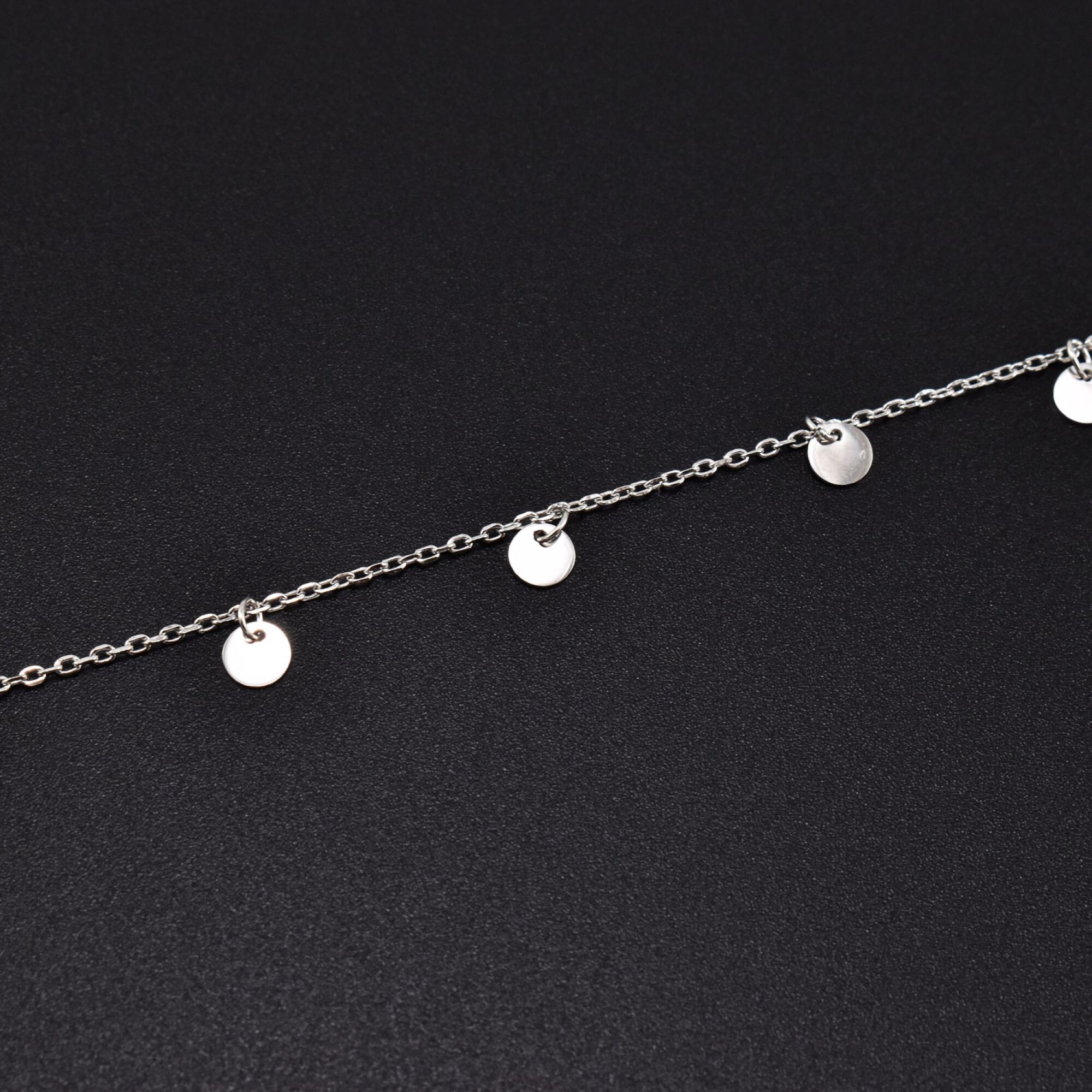 Bratara dama din argint cu accesorii in forma de banuti