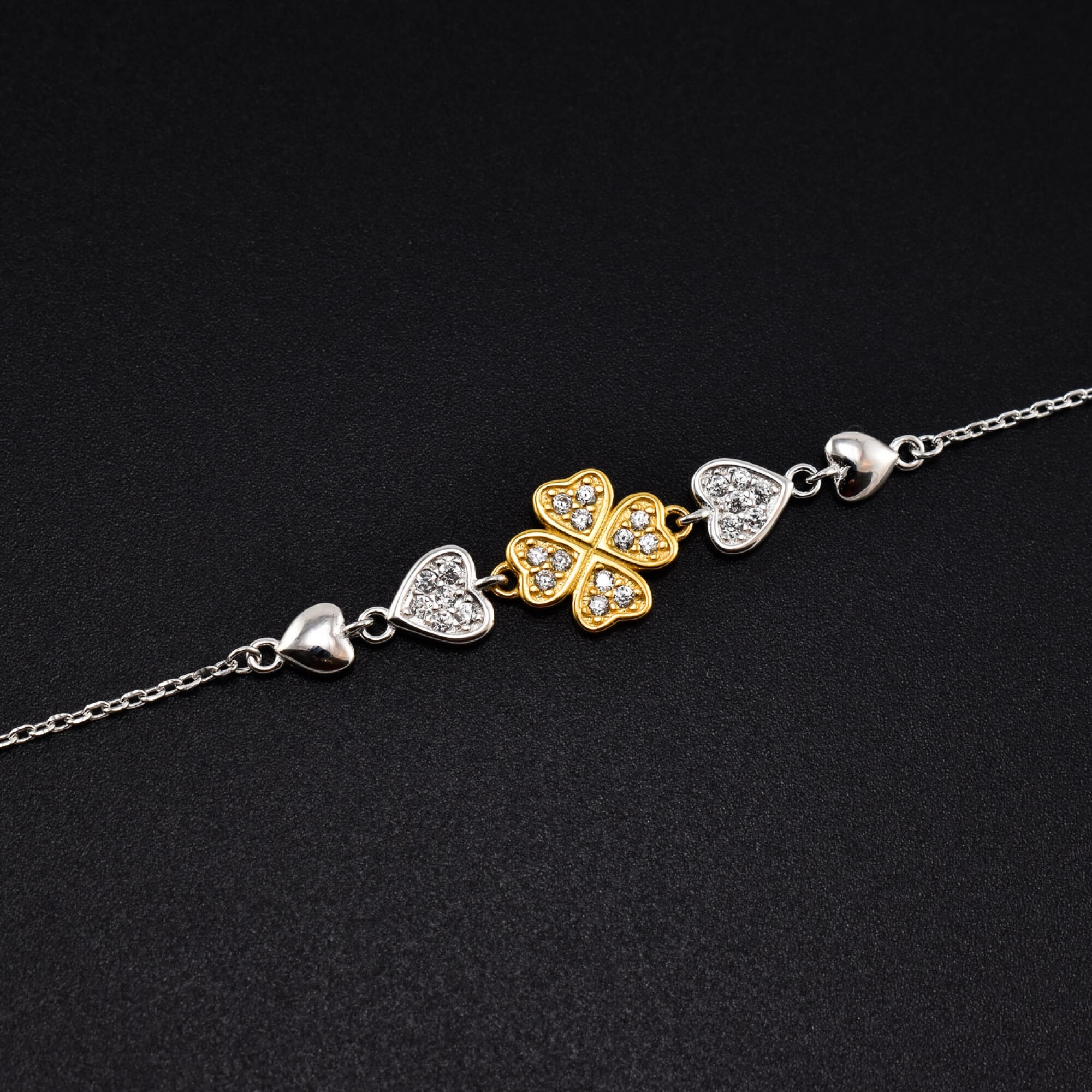 Bratara dama din argint placata cu aur 18K cu accesorii in forma de trifoi cu patru foi si inima