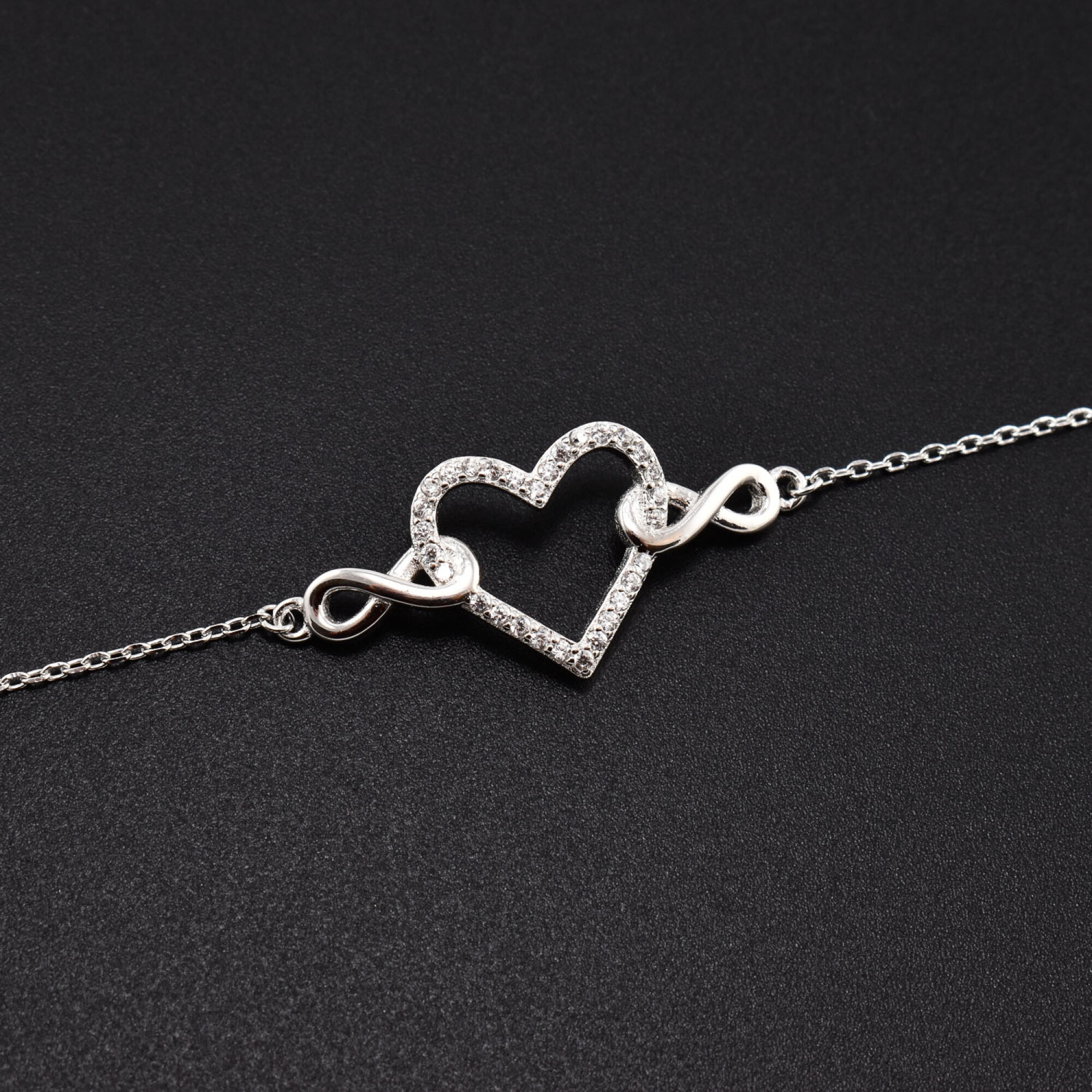 Bratara dama din argint cu accesorii in forma de inima si infinit BDAG-B-85