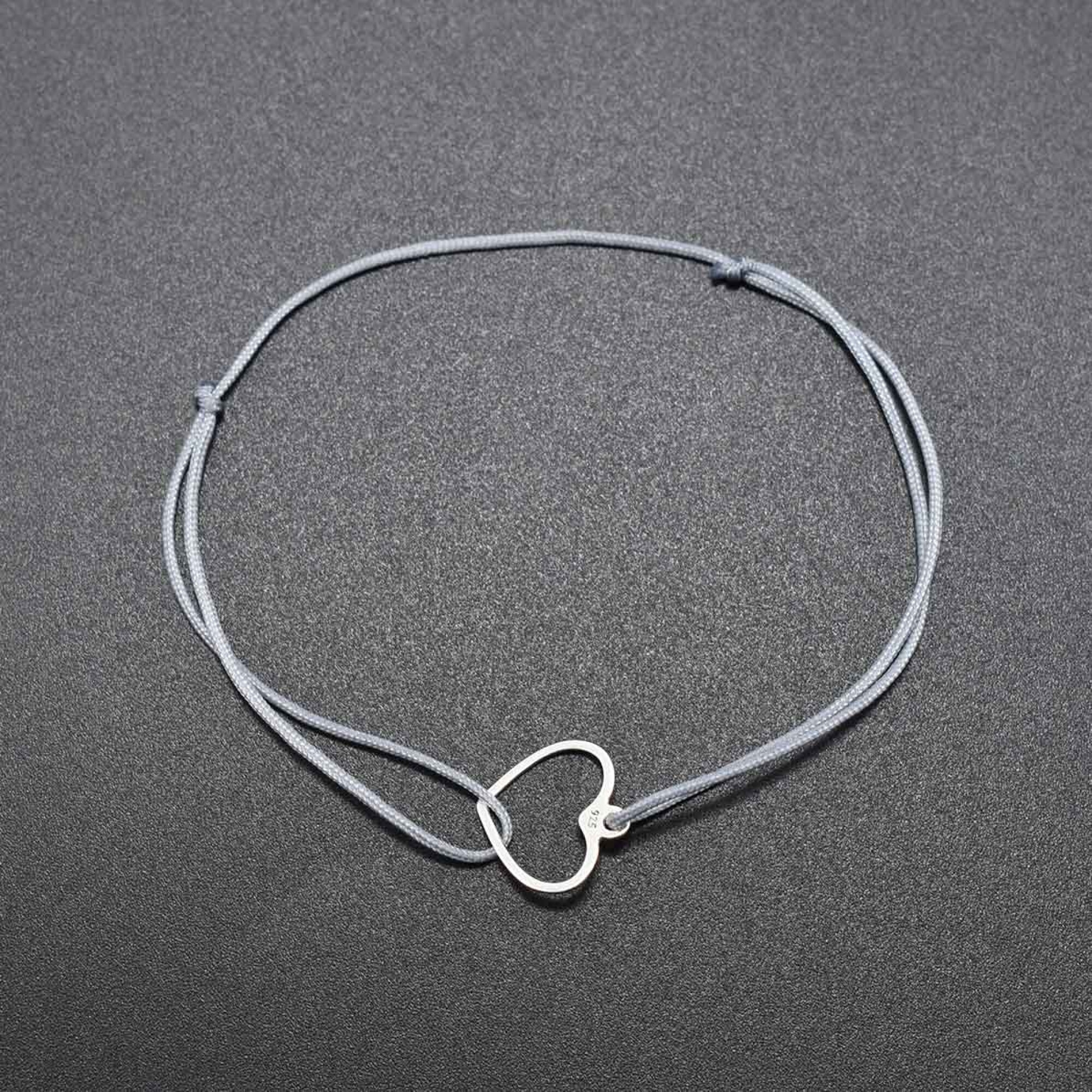 Bratara dama cu snur si accesoriu din argint in forma de inima