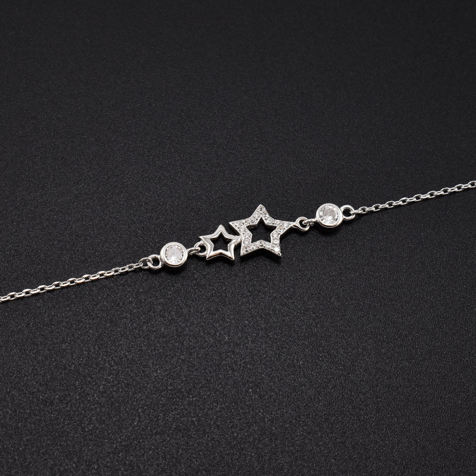 Bratara dama din argint cu accesorii in forma de stea