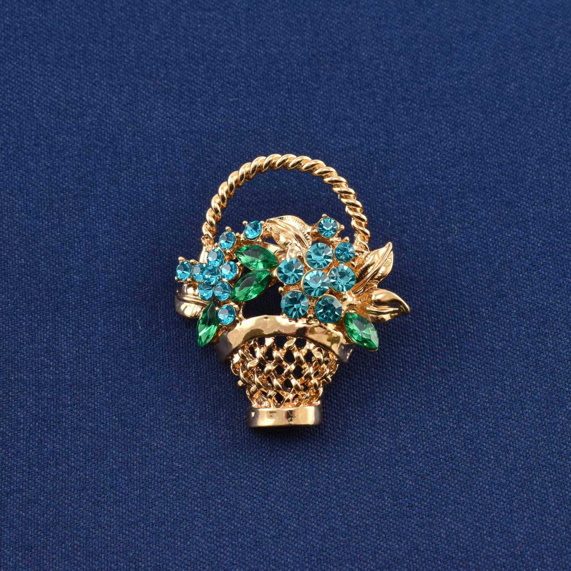 Martisor brosa "Cos cu flori" cu cristale zirconia albastre