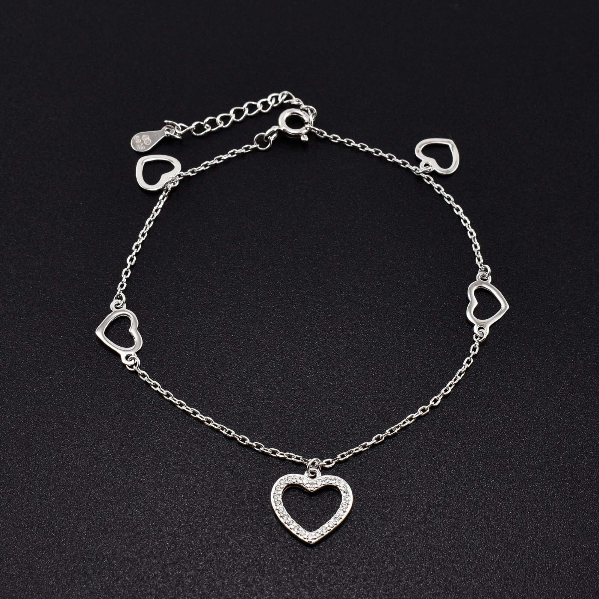 Bratara dama din argint cu accesorii in forma de inima BDAG-B-69