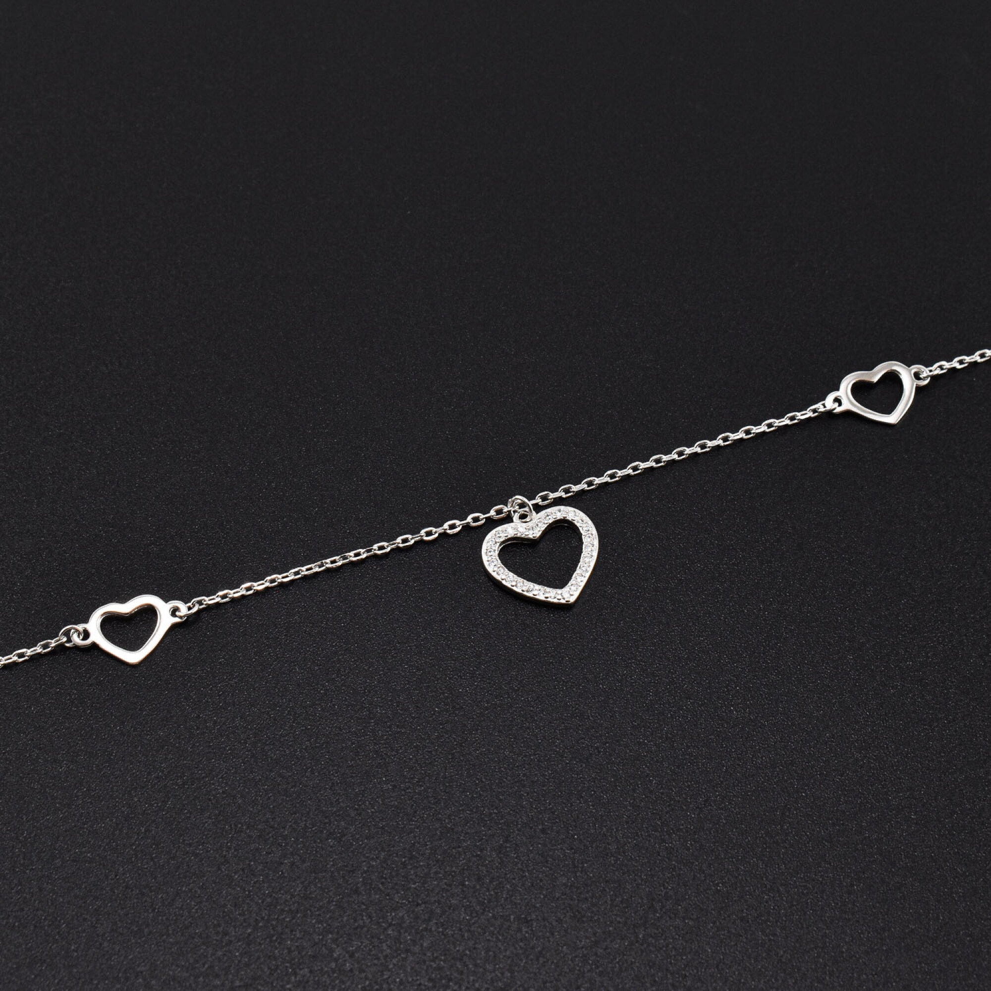 Bratara dama din argint cu accesorii in forma de inima BDAG-B-69